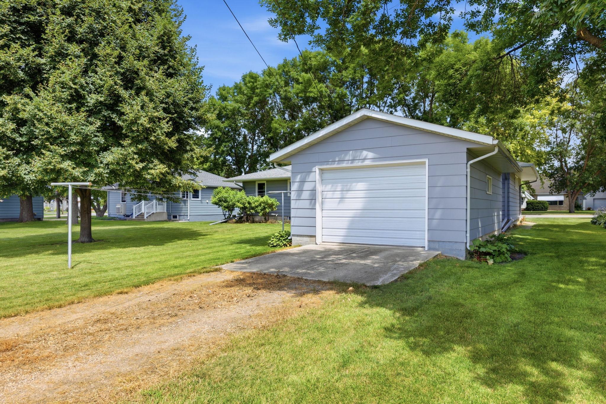 520 2nd Street E Property Photo 21