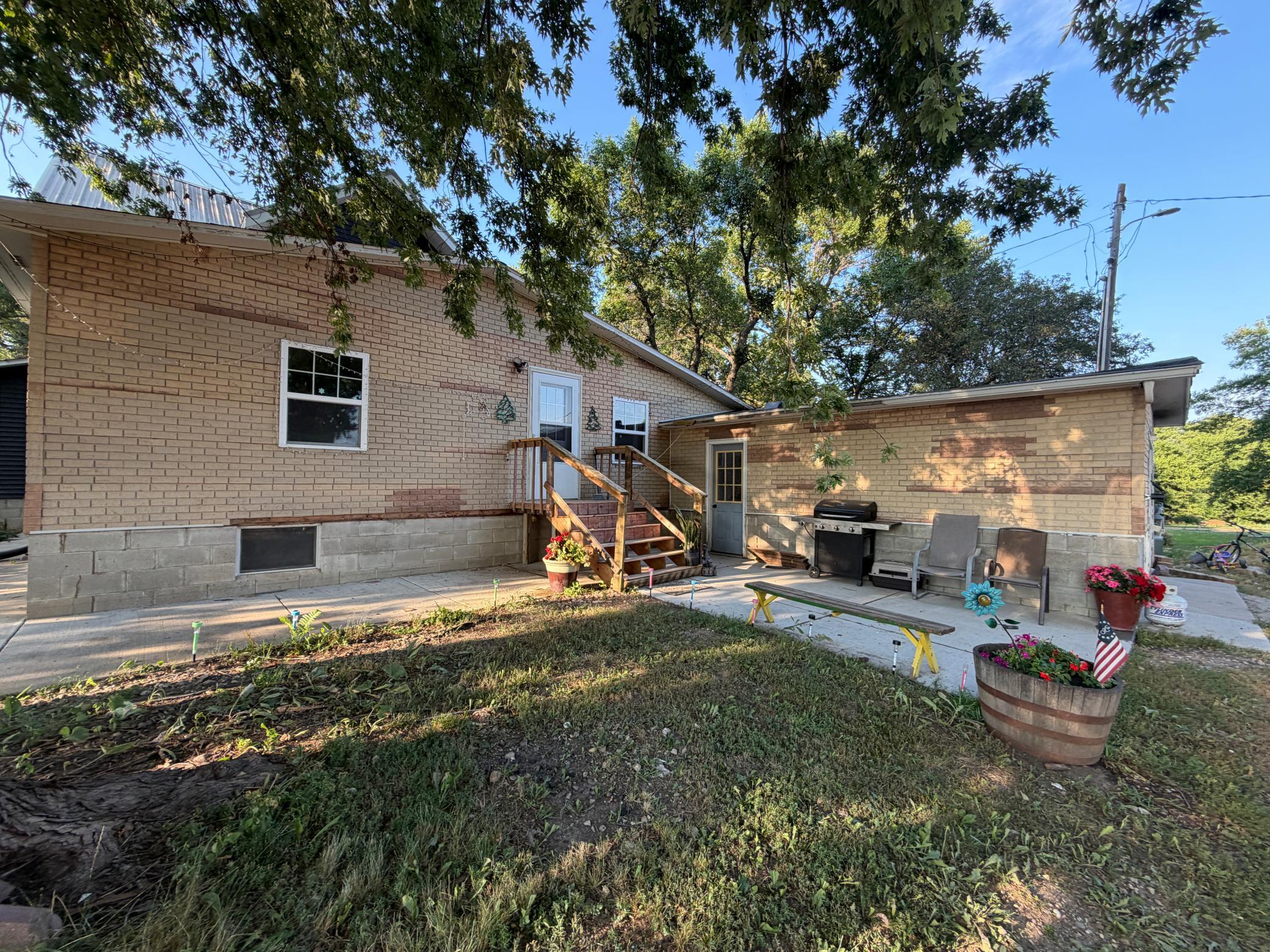 194 40th Avenue Property Photo 1