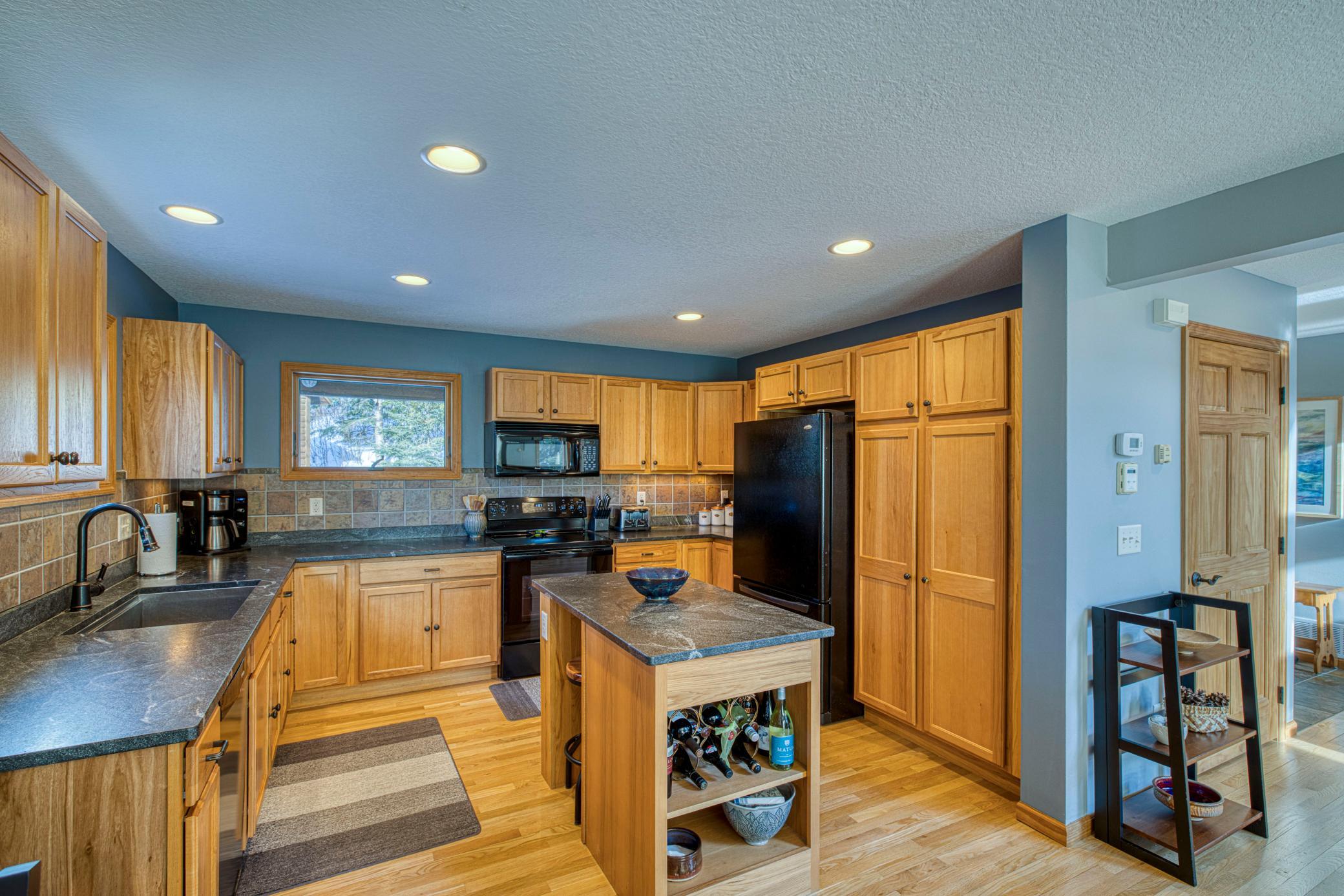 2472 Cliff View Circle Property Photo 14