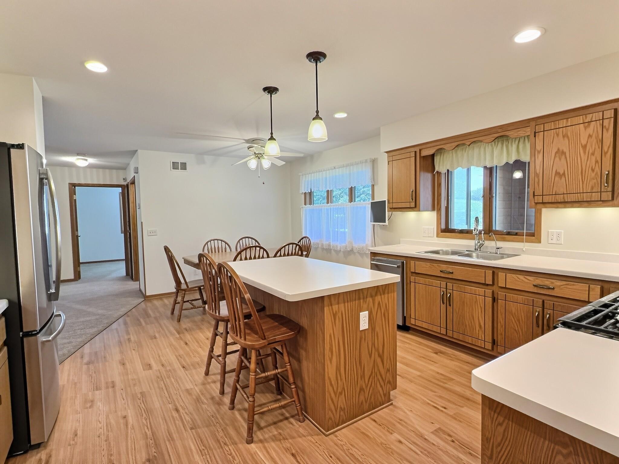 10 George Street E Property Photo 4