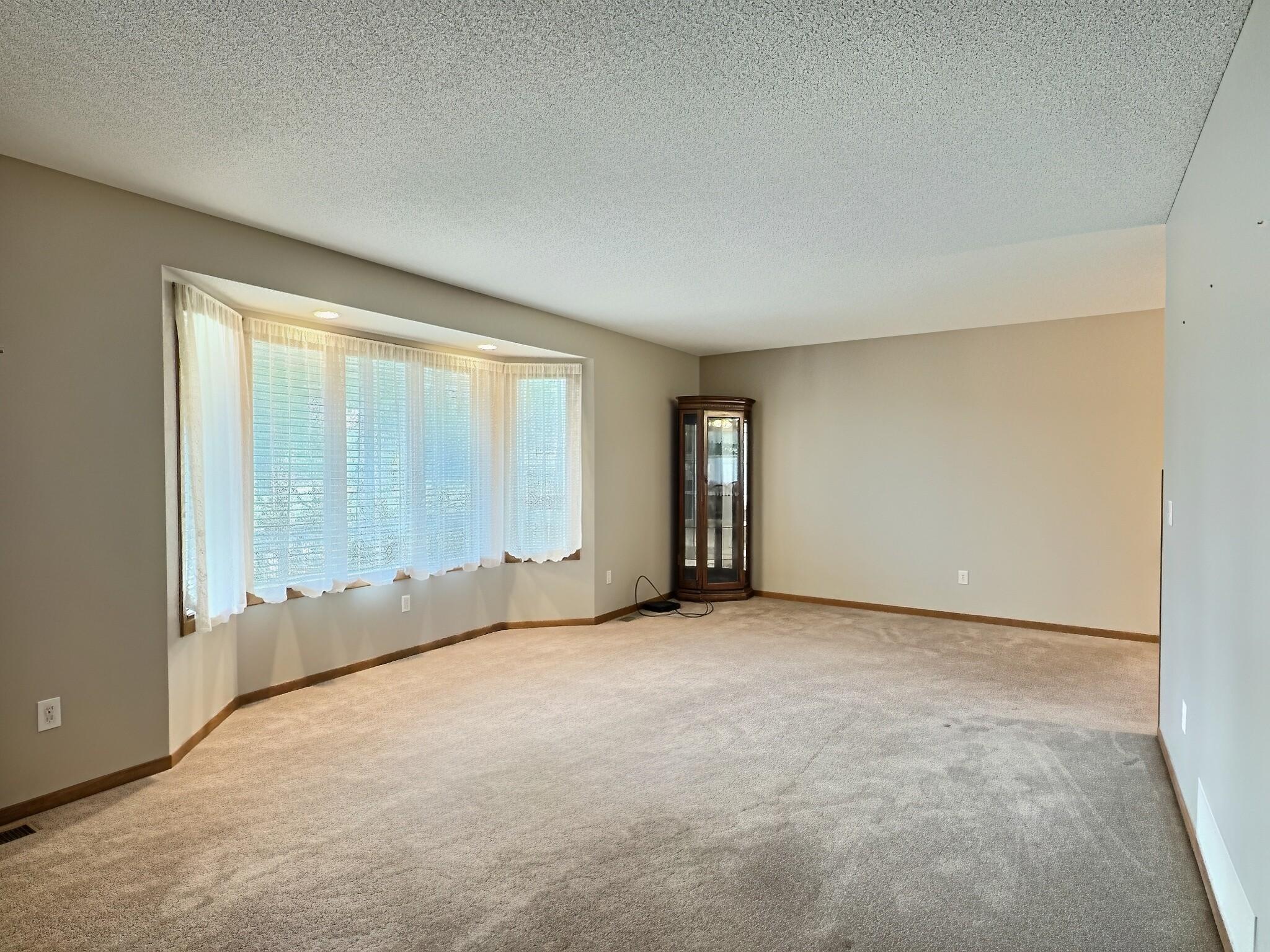 10 George Street E Property Photo 7