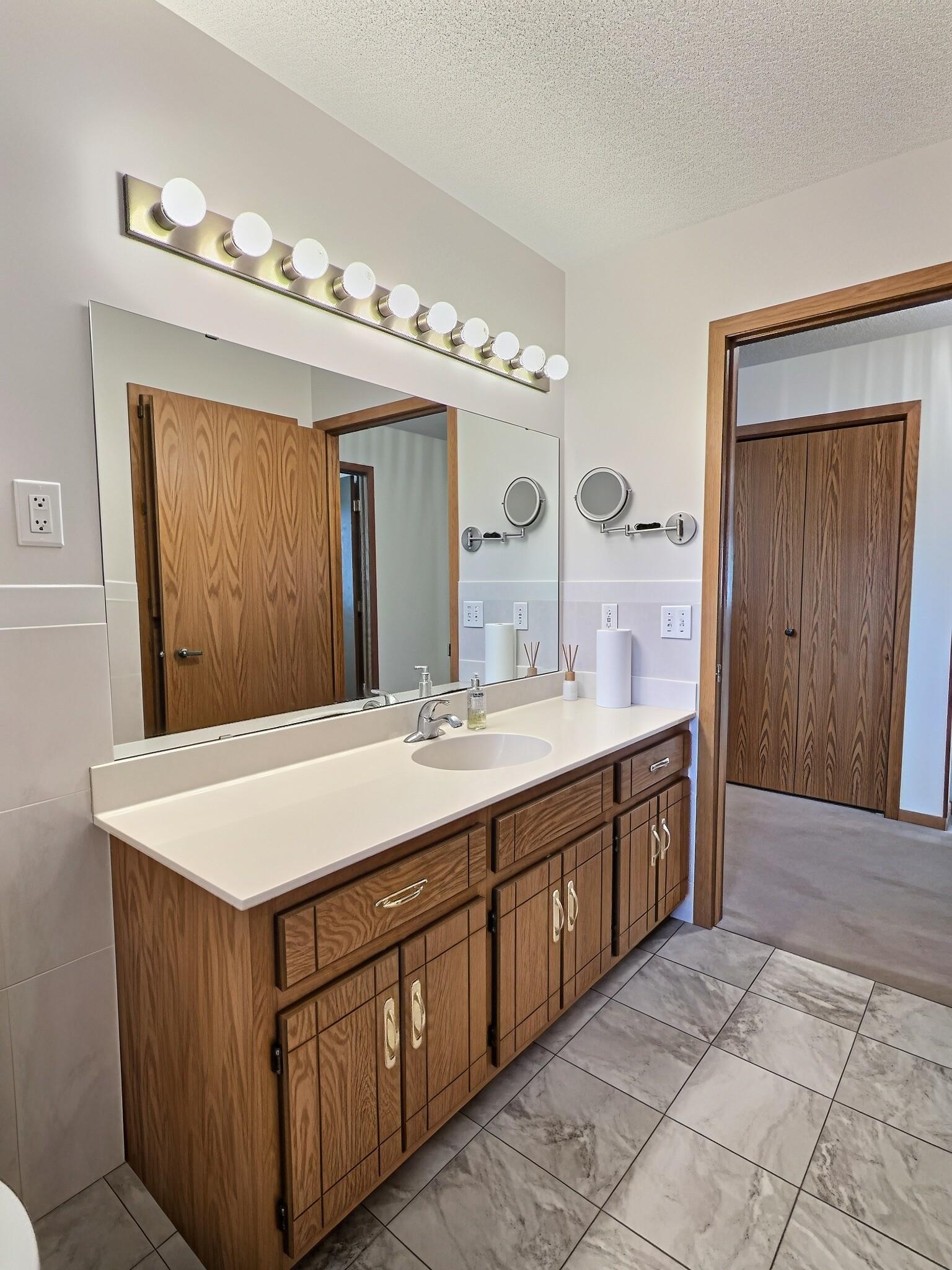 10 George Street E Property Photo 9