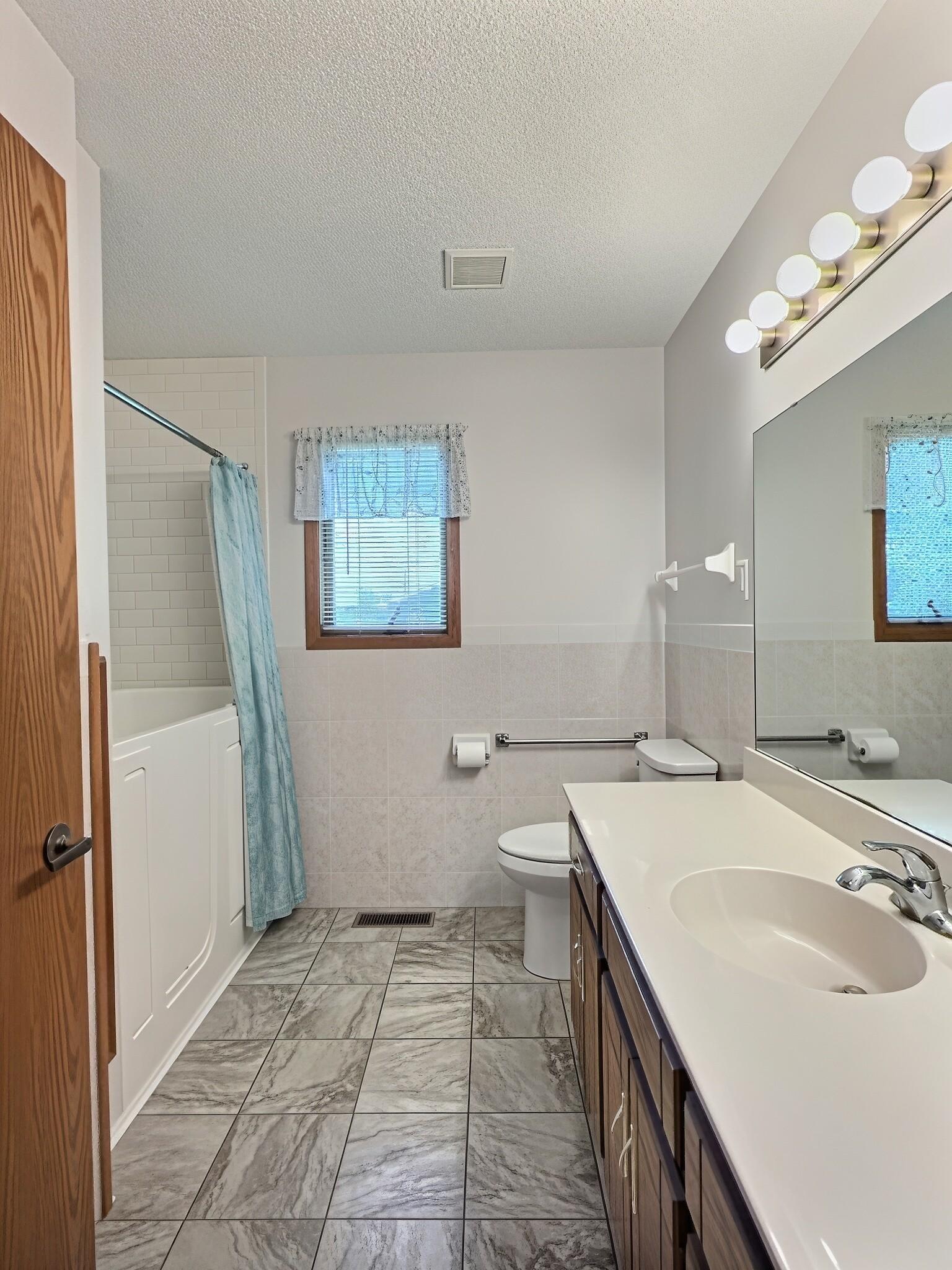 10 George Street E Property Photo 11