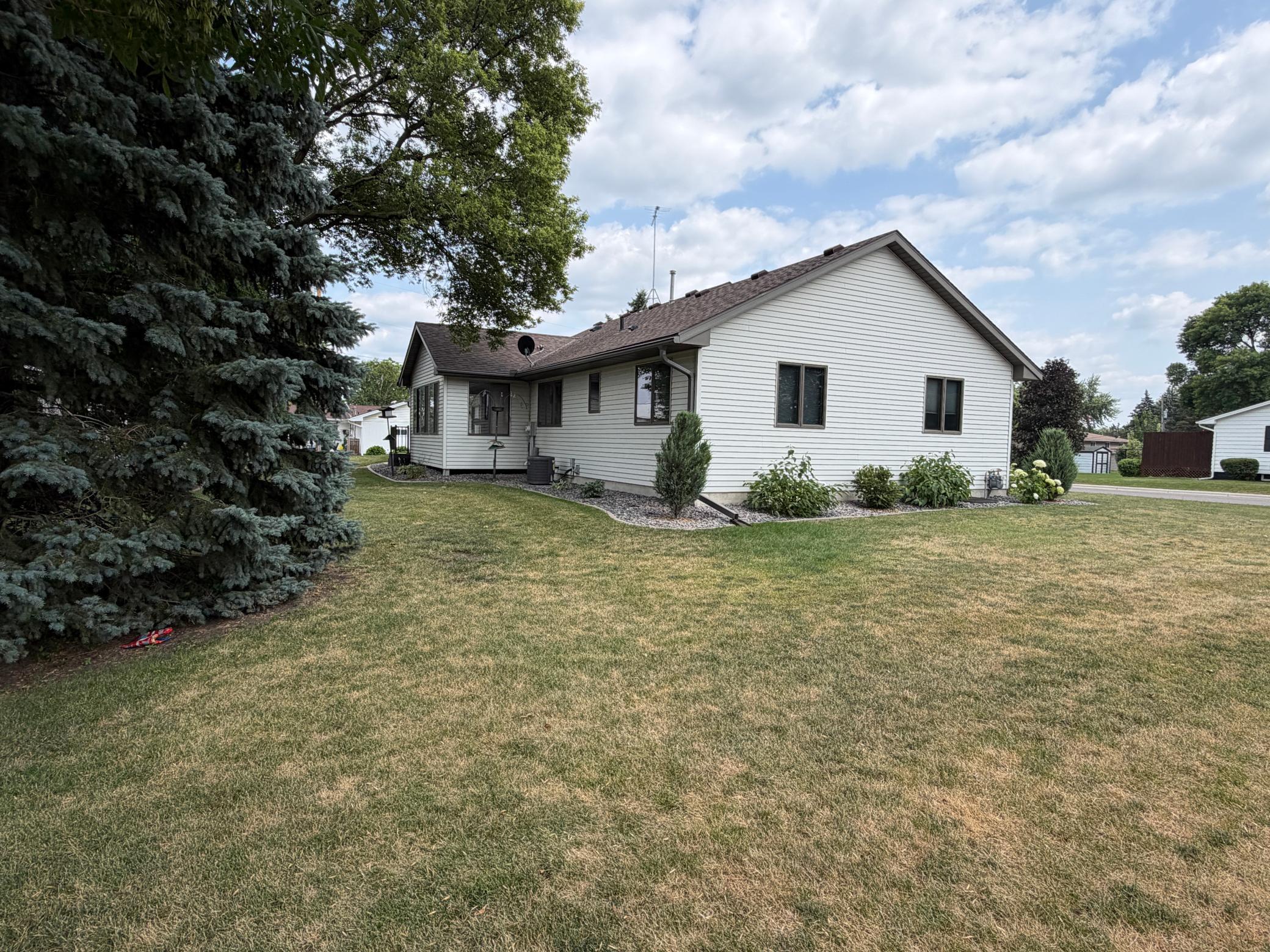 10 George Street E Property Photo 25