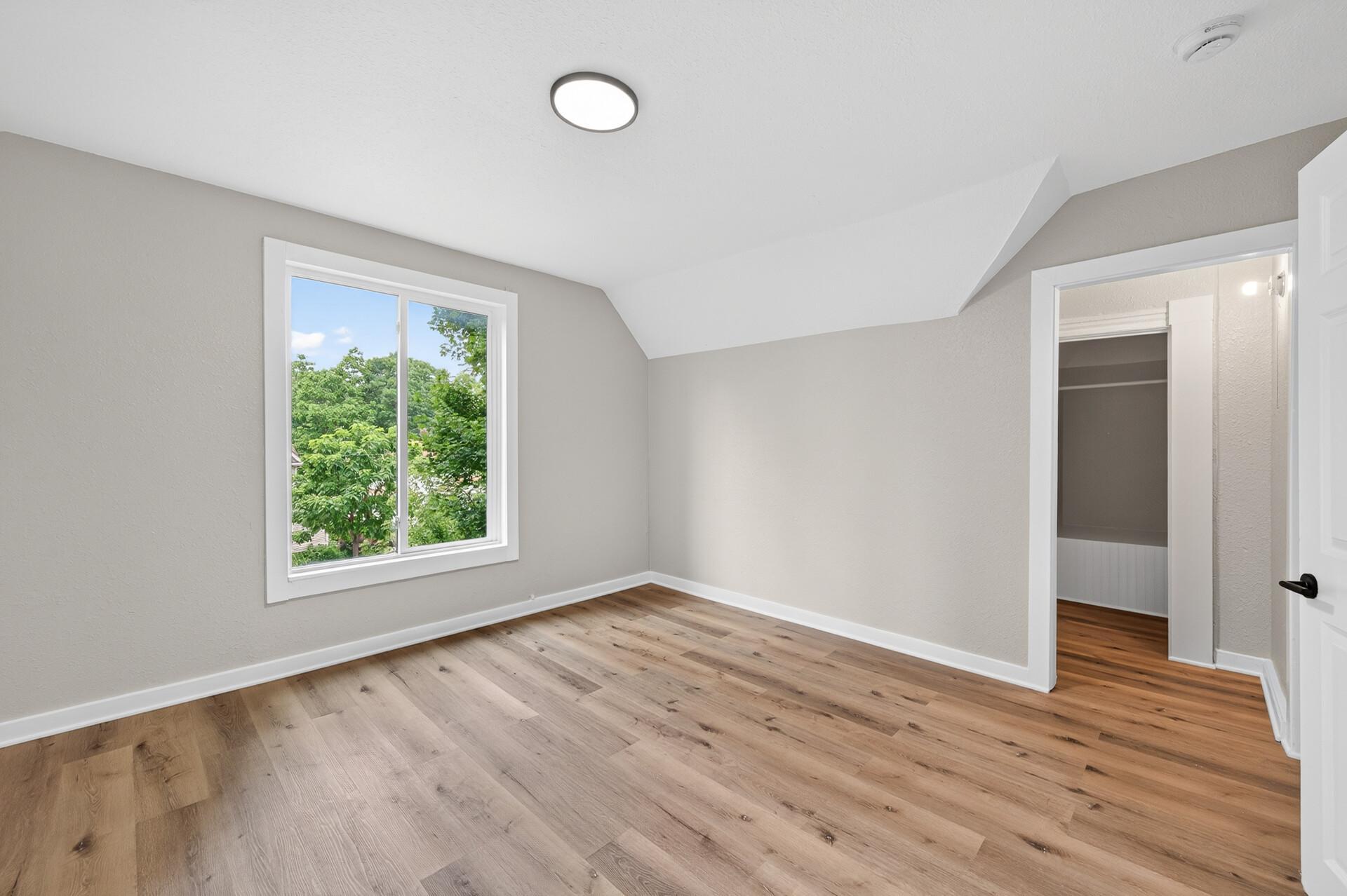 2218 Irving Avenue N Property Photo 14