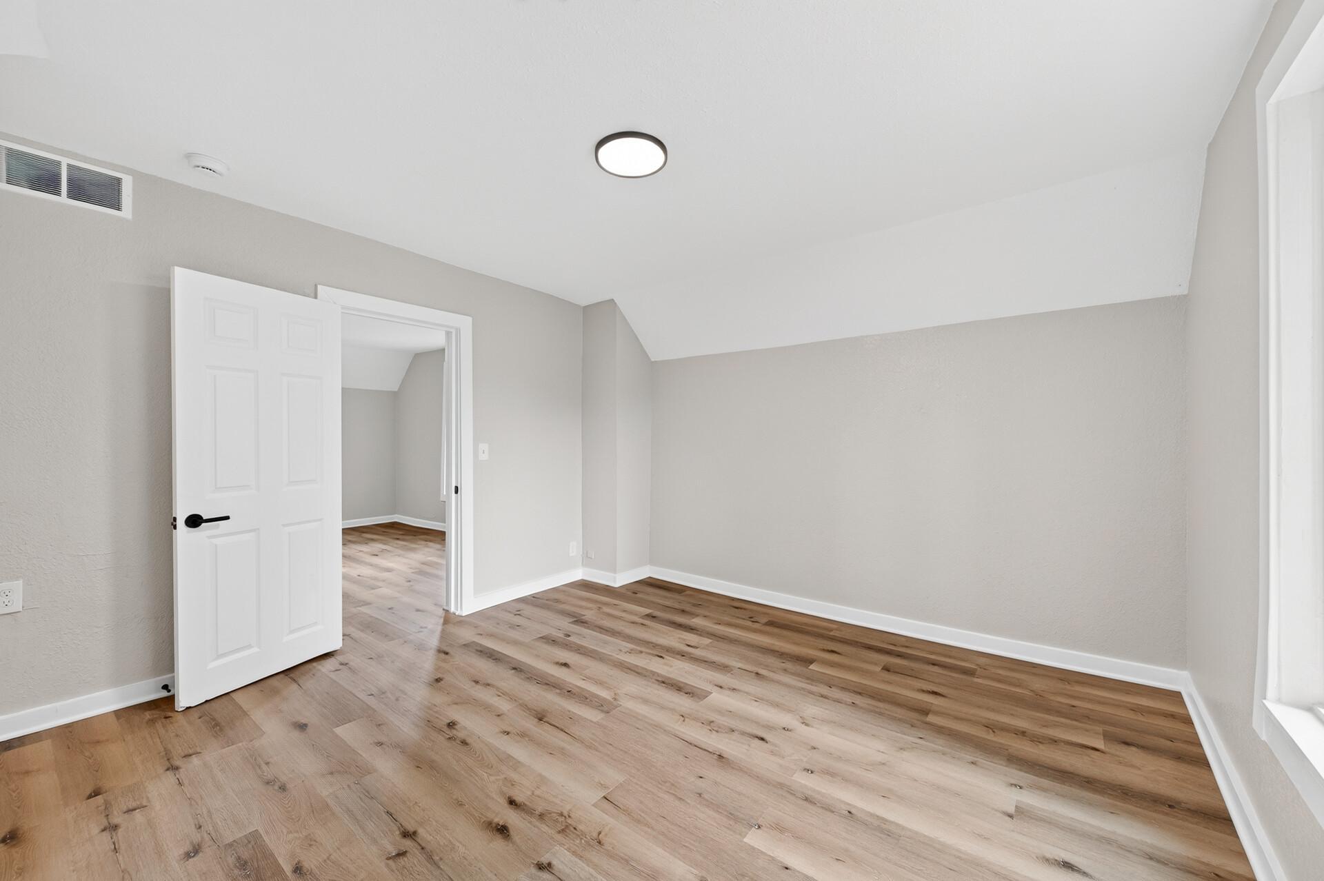 2218 Irving Avenue N Property Photo 15