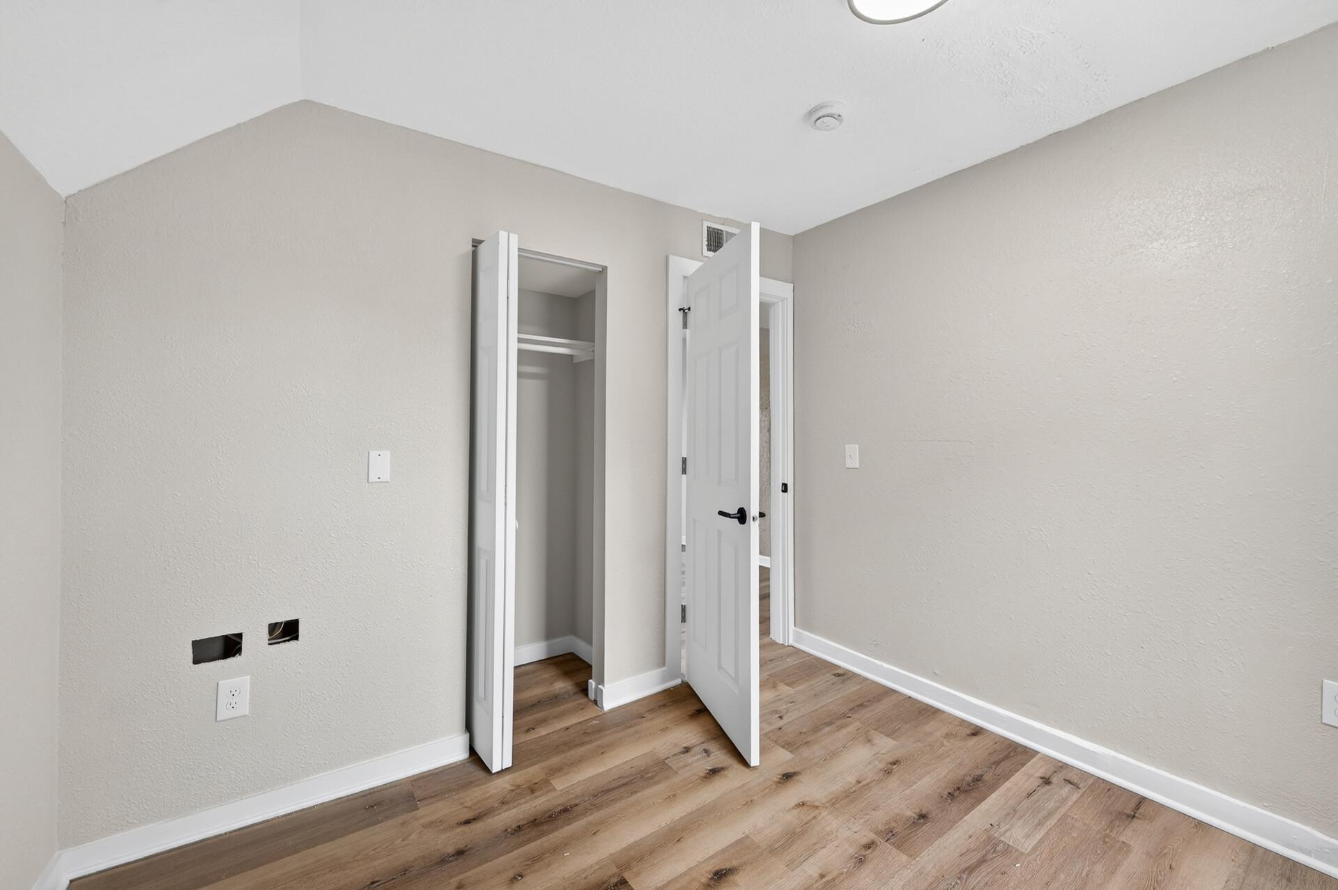 2218 Irving Avenue N Property Photo 17