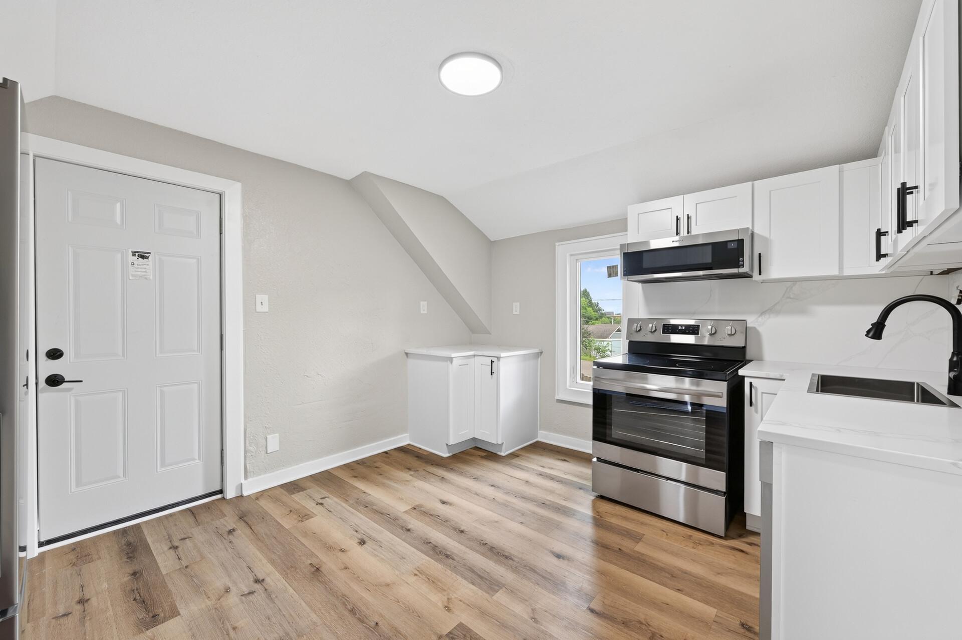 2218 Irving Avenue N Property Photo 19