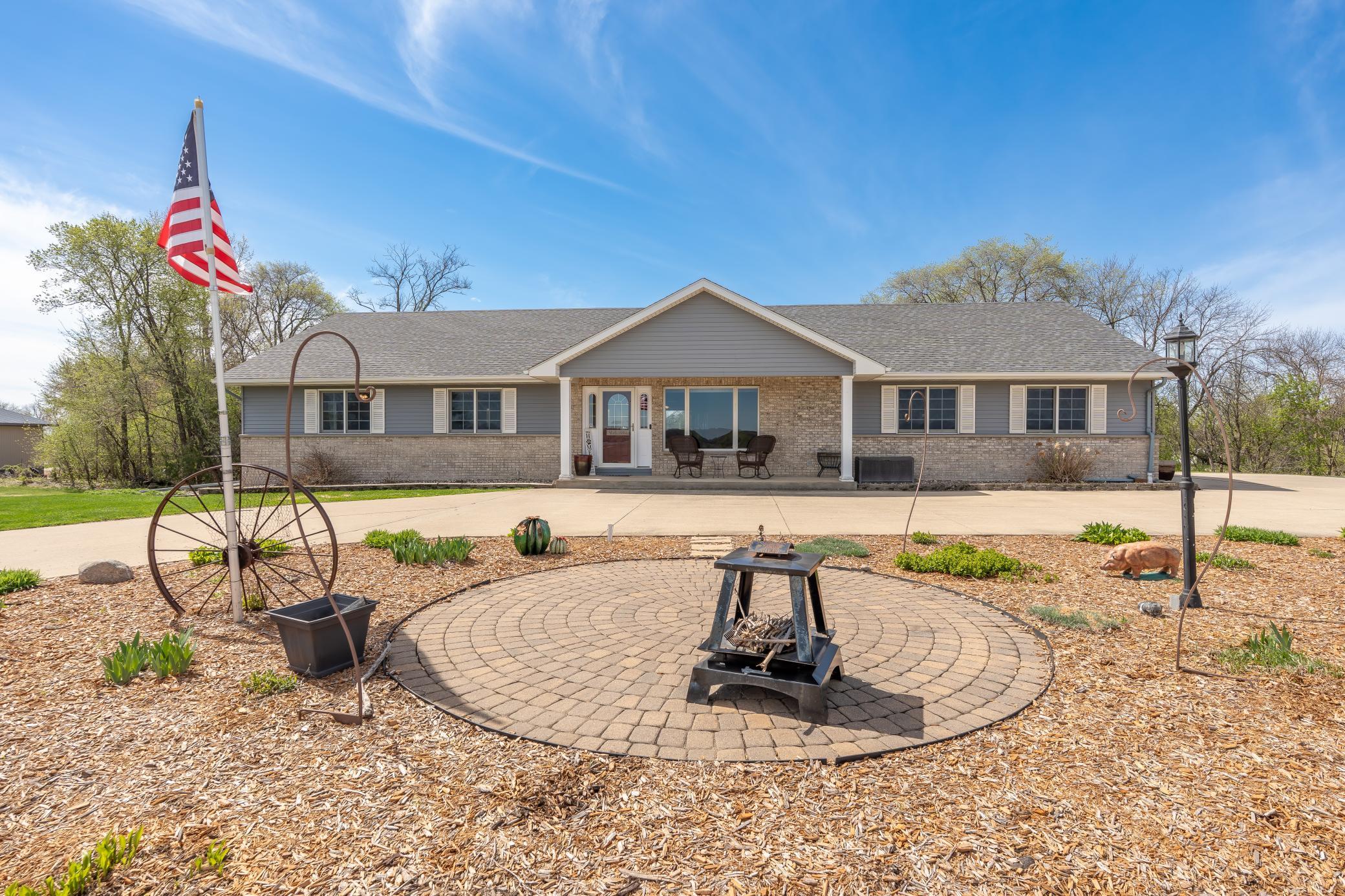 7195 County Road 10 E Property Photo 1