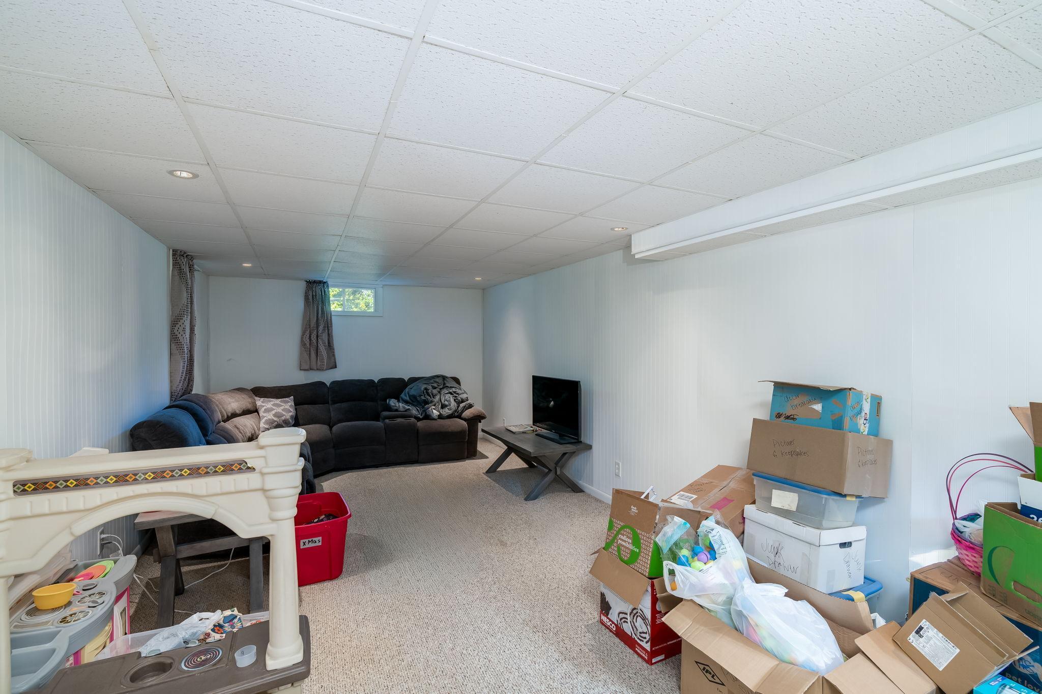 210 Walnut Avenue Property Photo 23