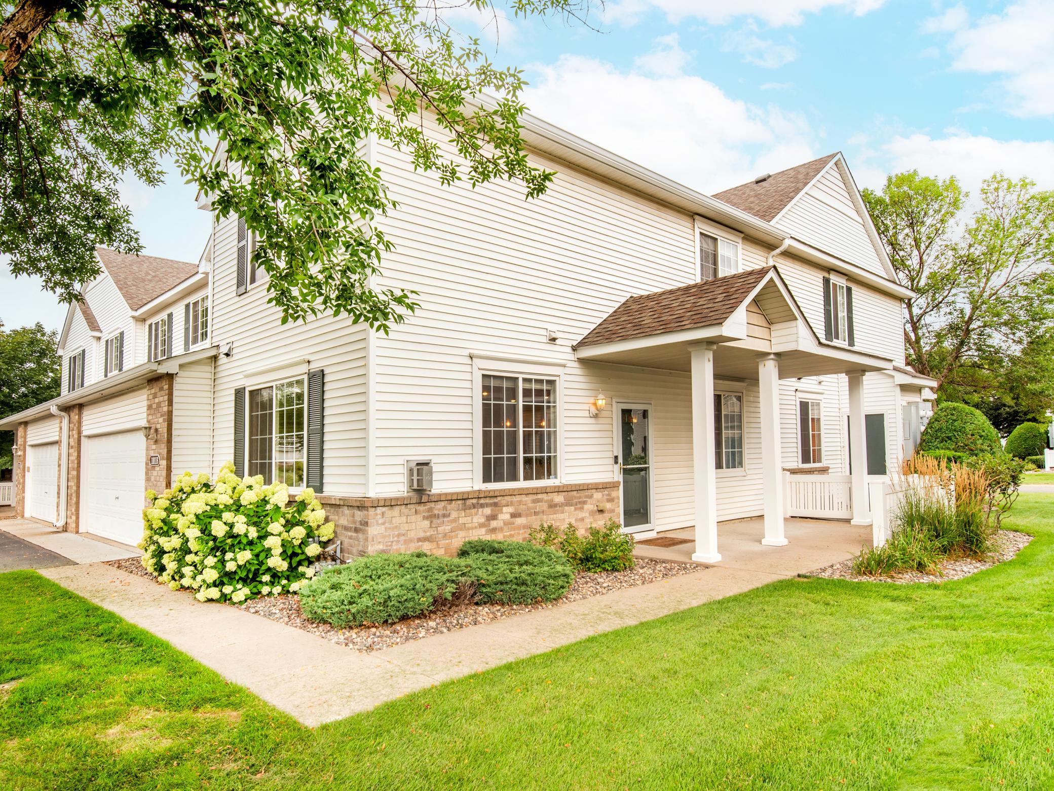 11011 Oak Grove Circle B Property Photo 1
