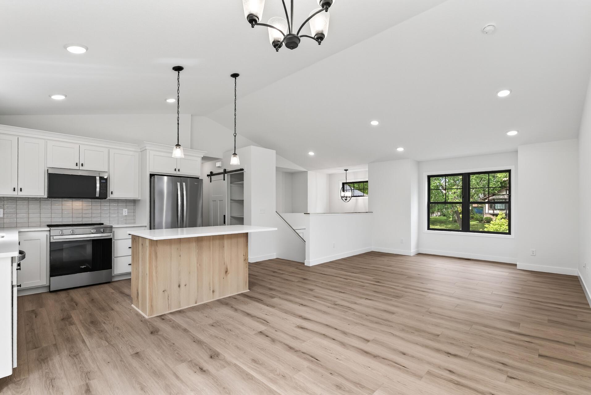 10717 Lincoln Street Ne Property Photo 5