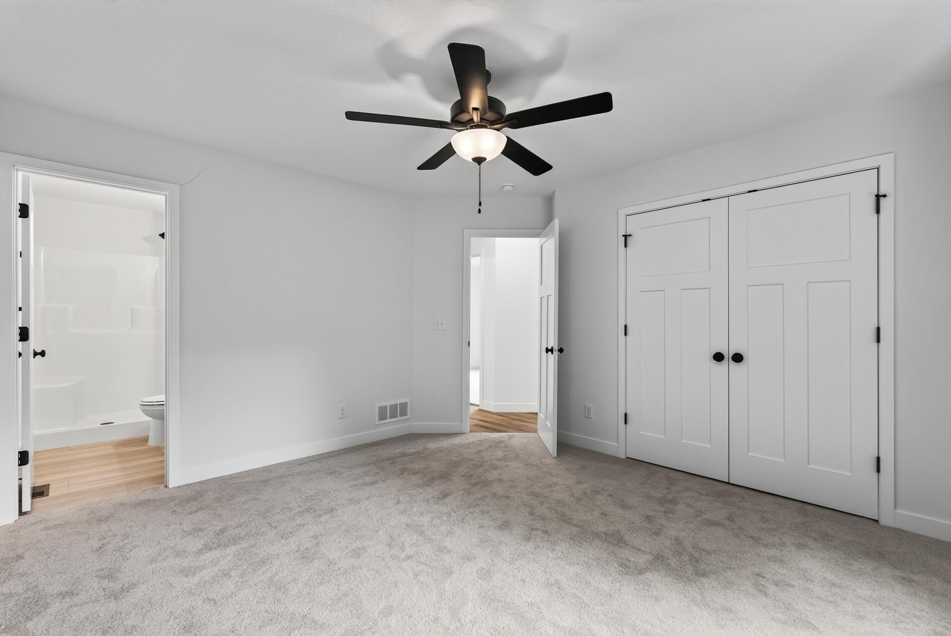 10717 Lincoln Street Ne Property Photo 16