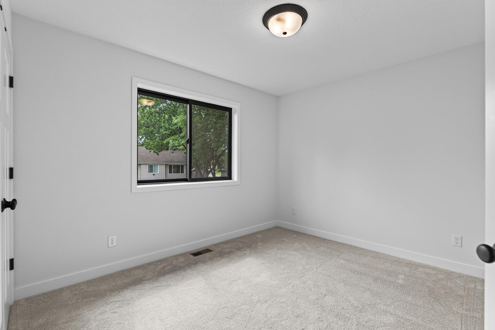 10717 Lincoln Street Ne Property Photo 18