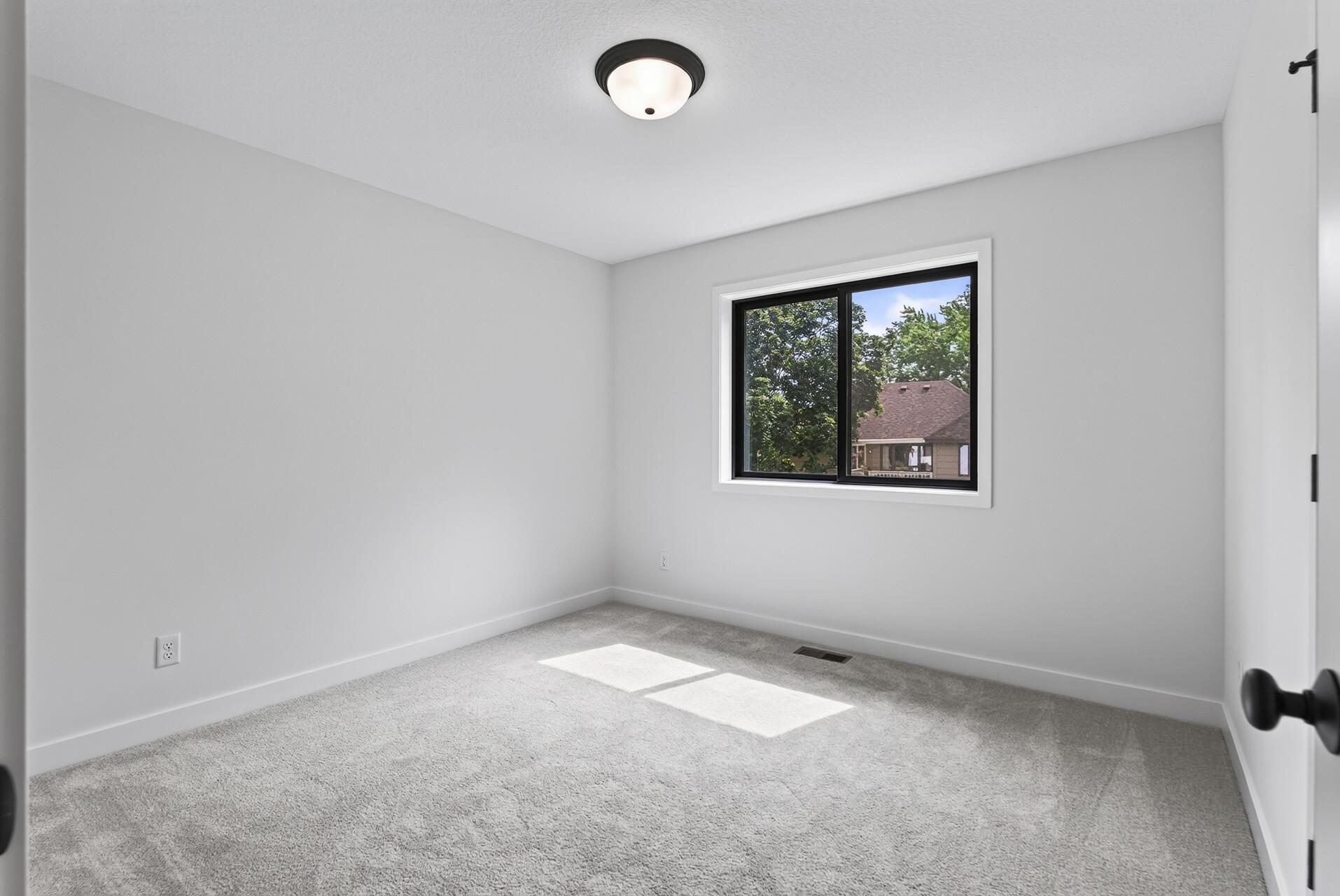 10717 Lincoln Street Ne Property Photo 20