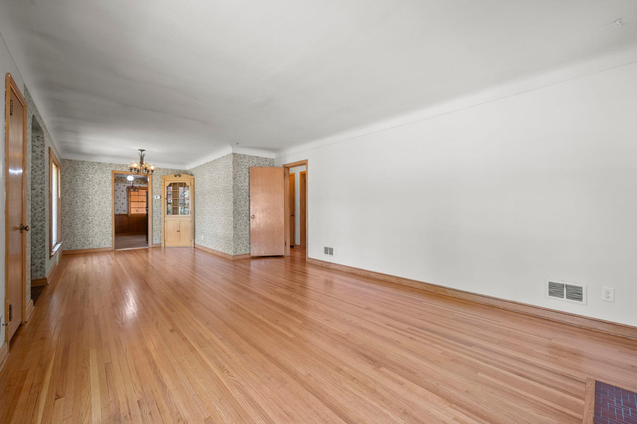 4366 Thomas Avenue N Property Photo 5
