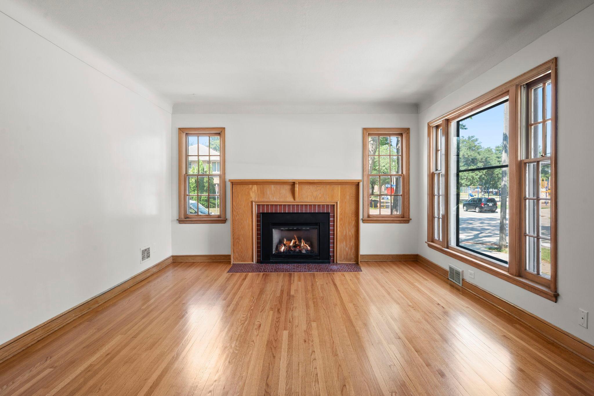 4366 Thomas Avenue N Property Photo 6