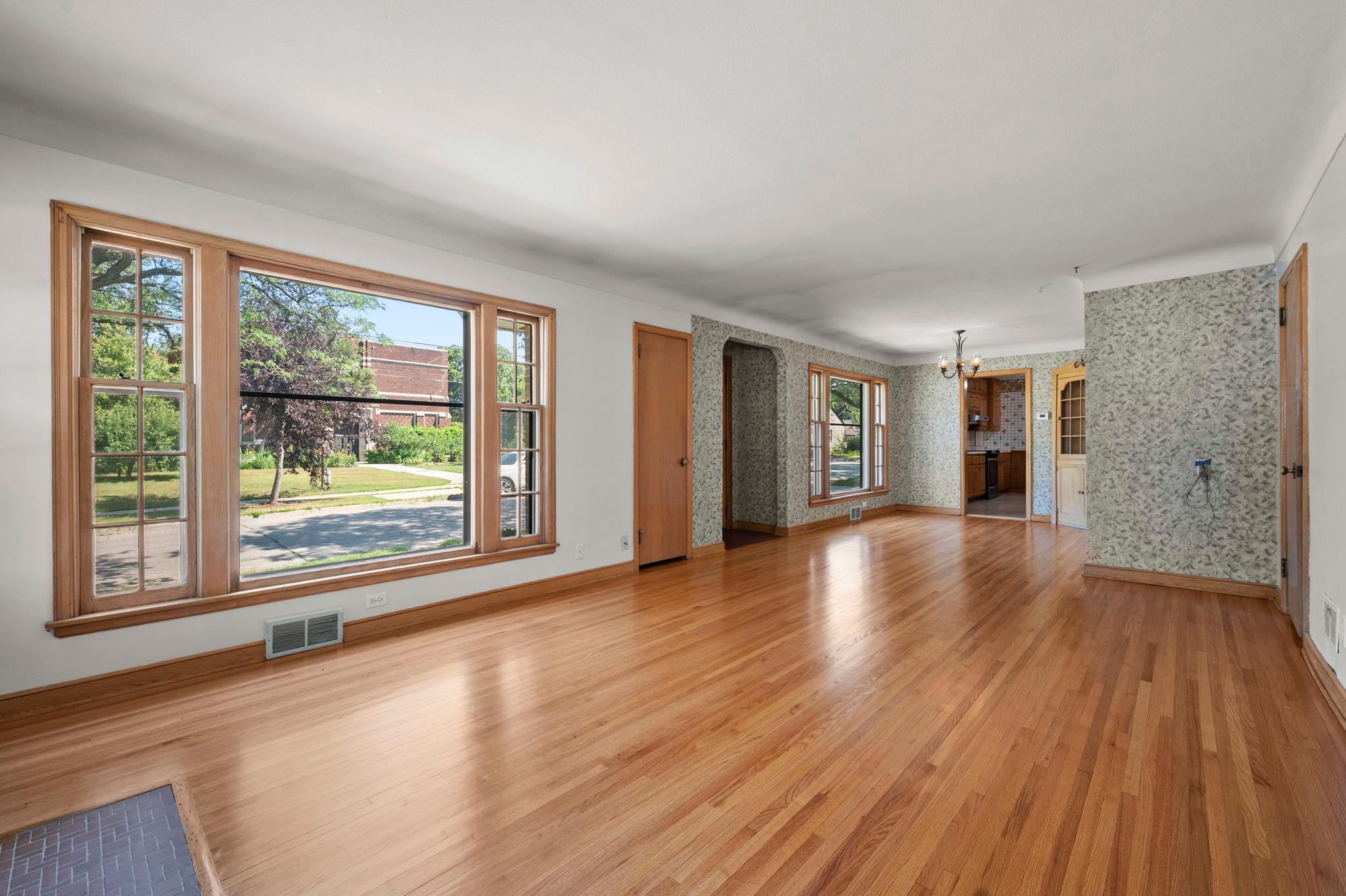 4366 Thomas Avenue N Property Photo 8