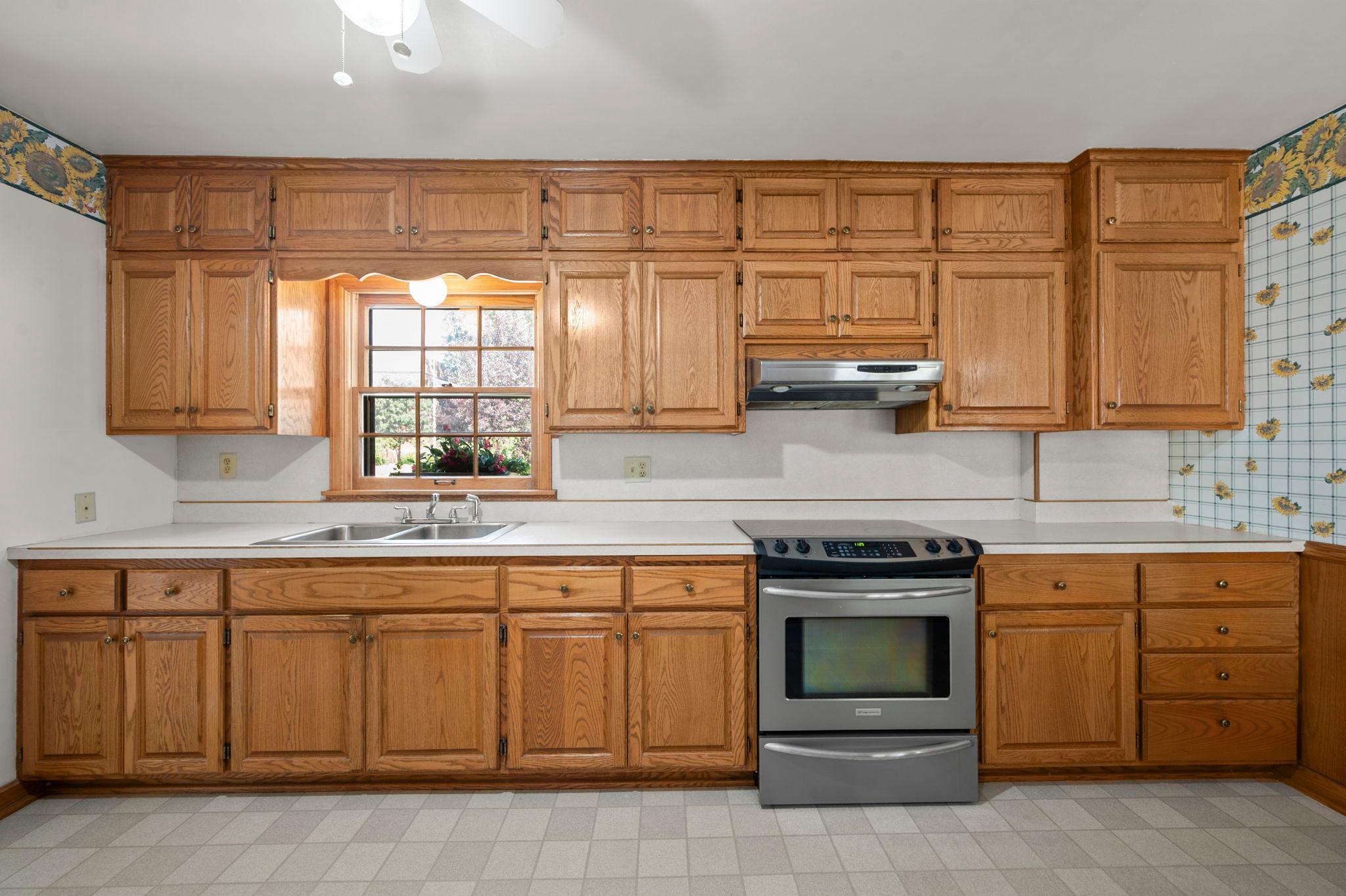 4366 Thomas Avenue N Property Photo 12