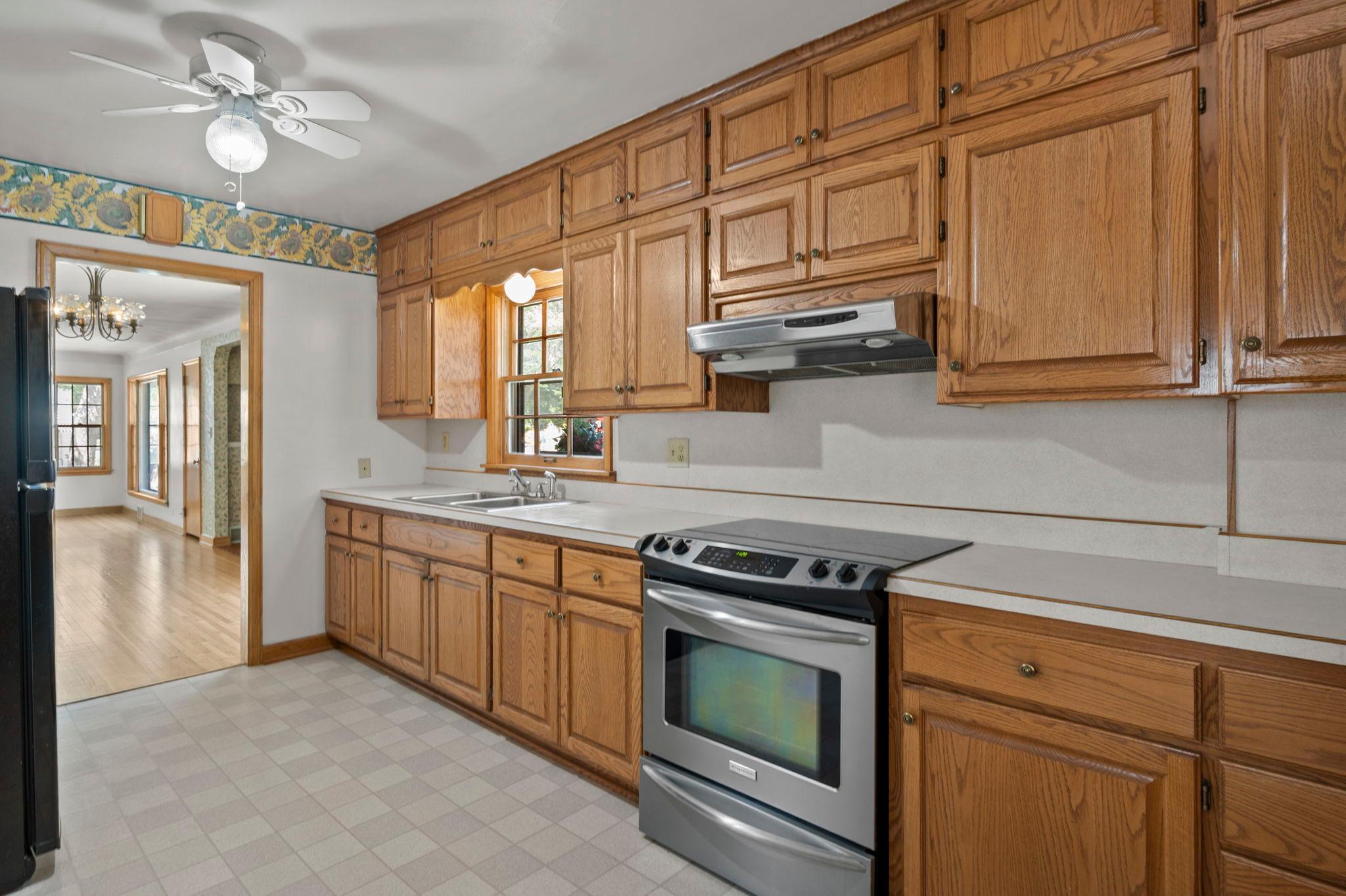 4366 Thomas Avenue N Property Photo 14