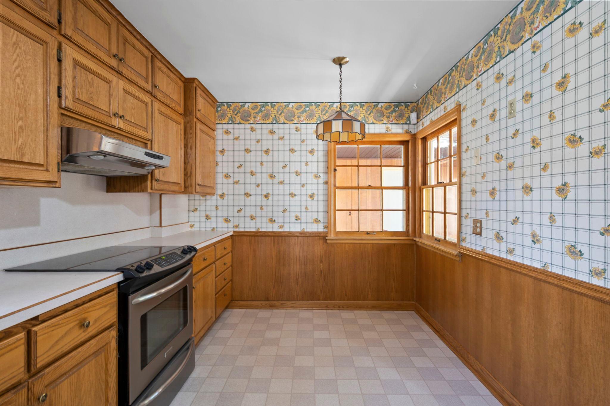 4366 Thomas Avenue N Property Photo 15