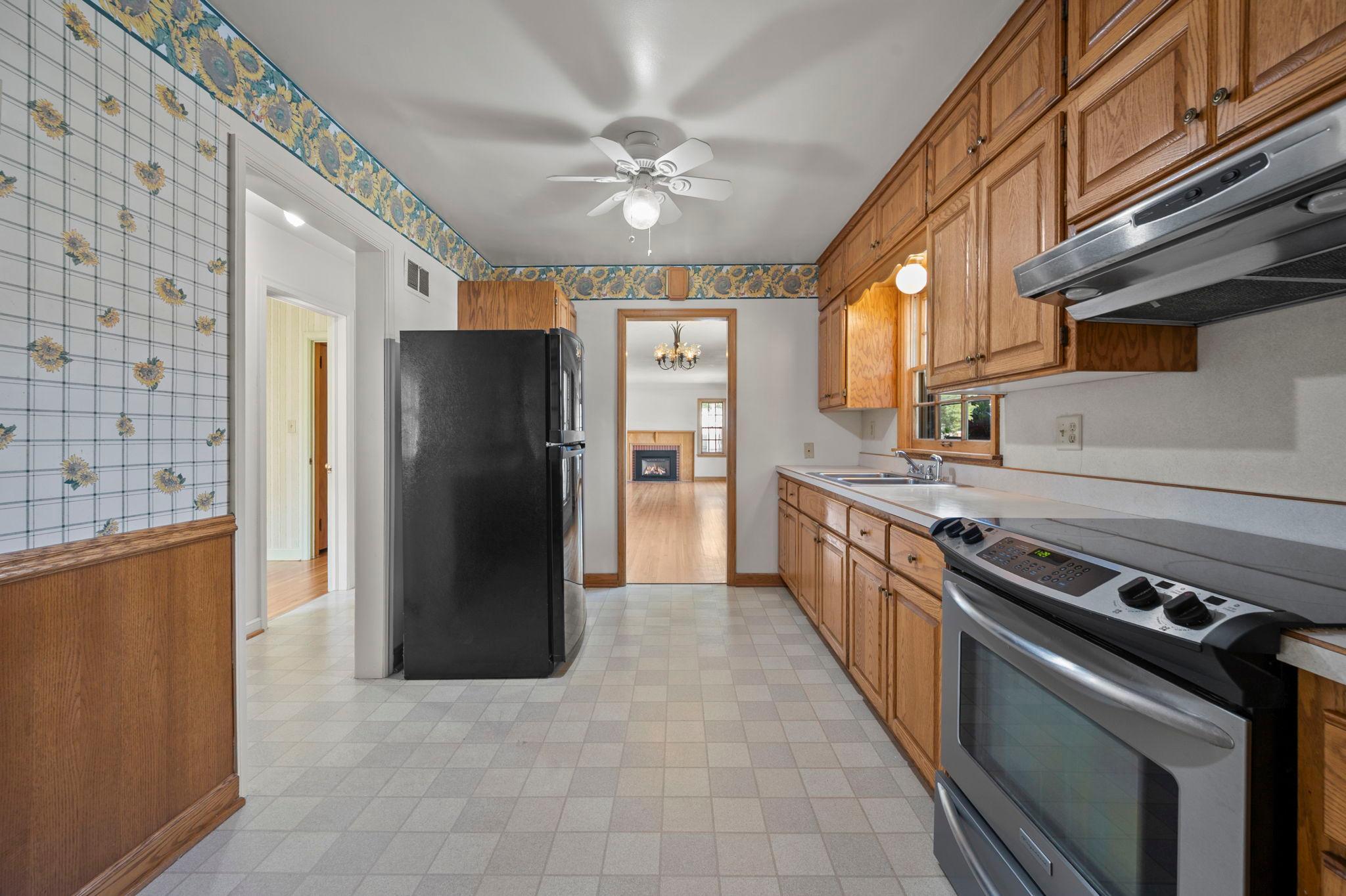 4366 Thomas Avenue N Property Photo 16