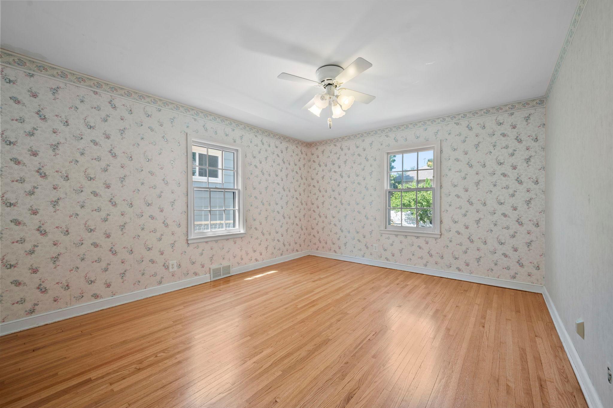 4366 Thomas Avenue N Property Photo 17