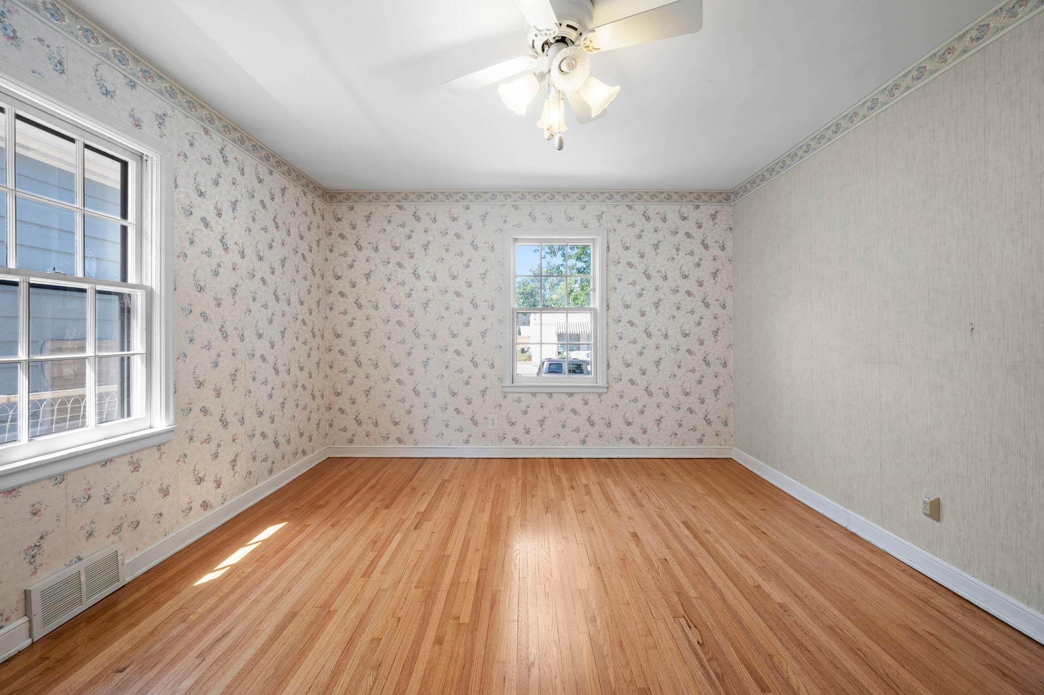 4366 Thomas Avenue N Property Photo 18