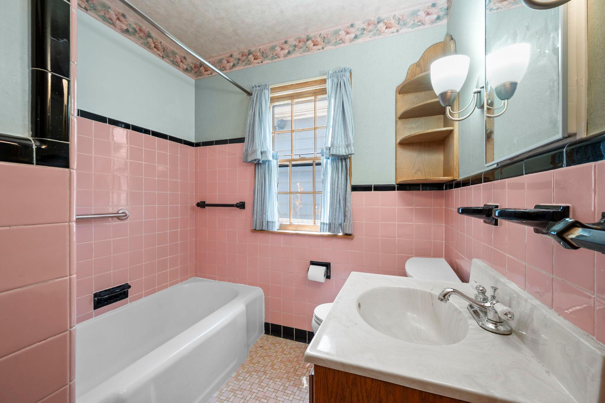 4366 Thomas Avenue N Property Photo 20