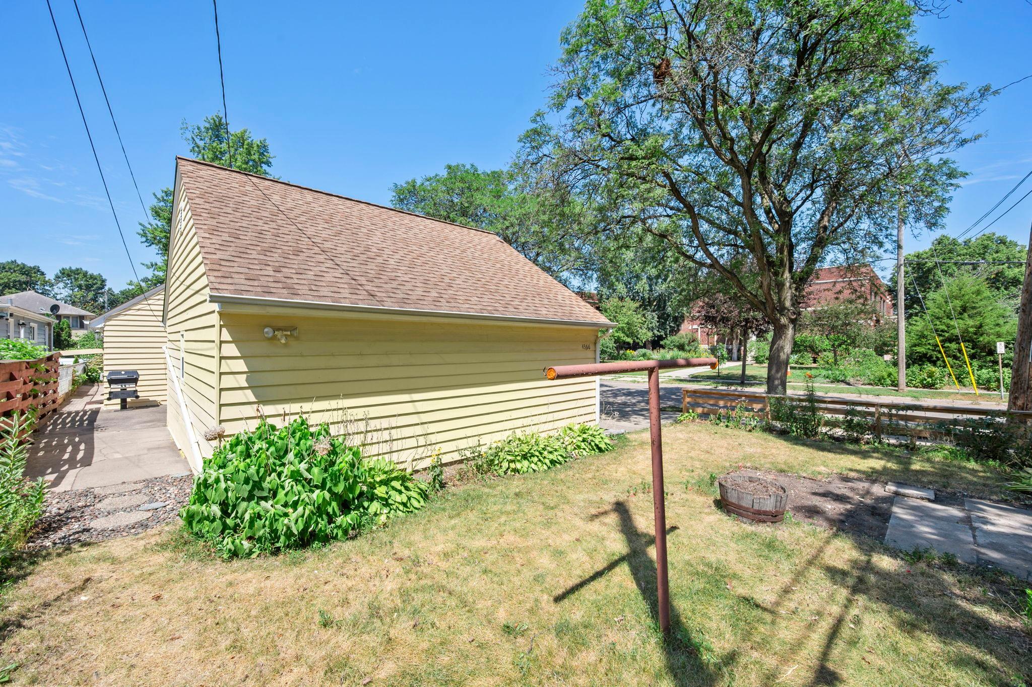 4366 Thomas Avenue N Property Photo 41