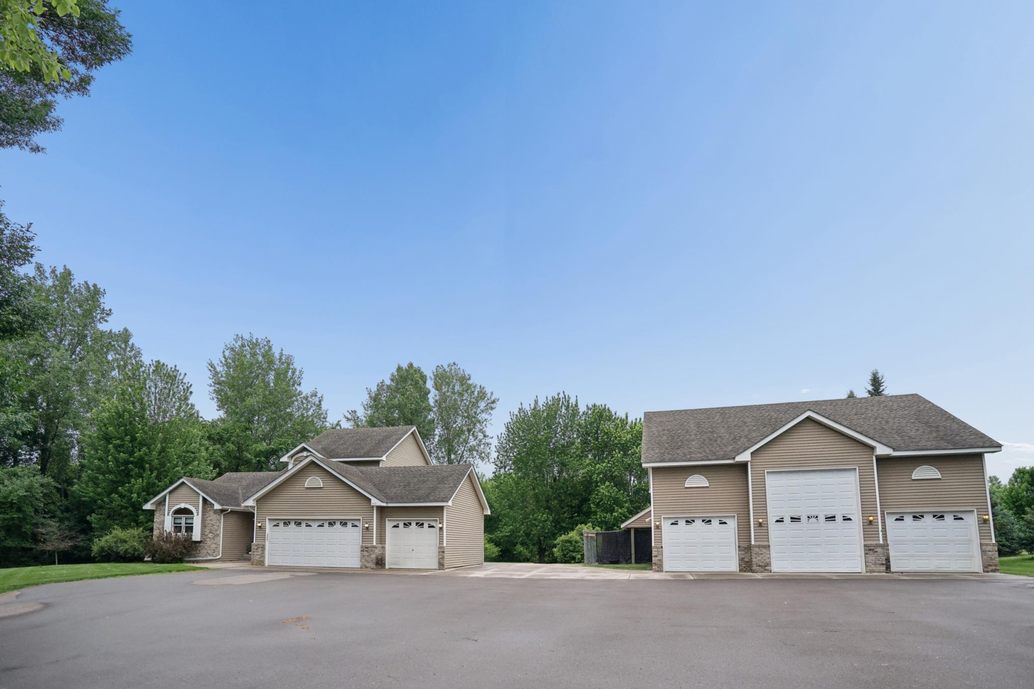 885 Katydid Lane Ne Property Photo 4
