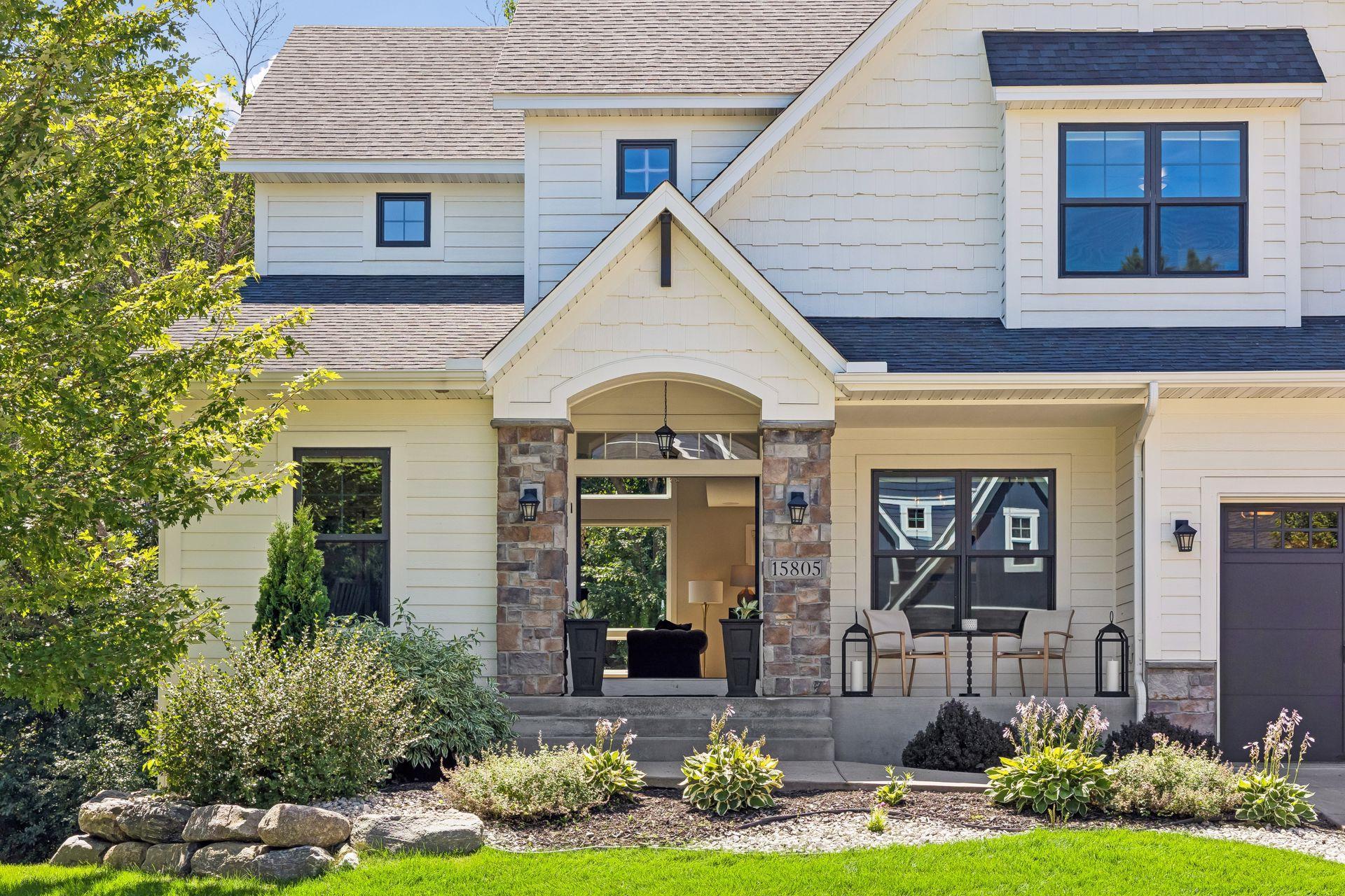 15805 43rd Place N Property Photo 3
