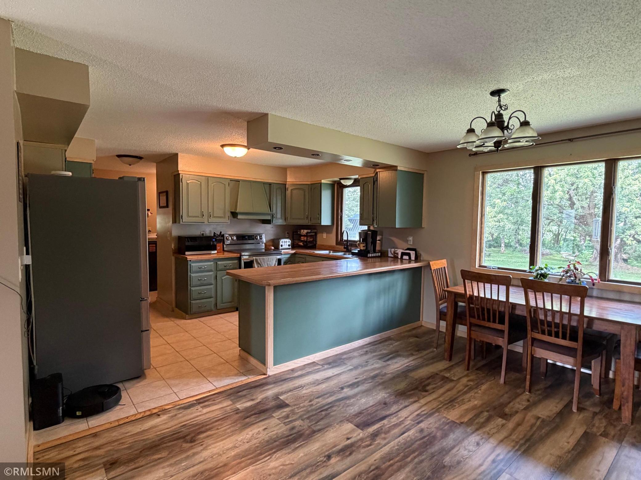512 South Road Property Photo 10