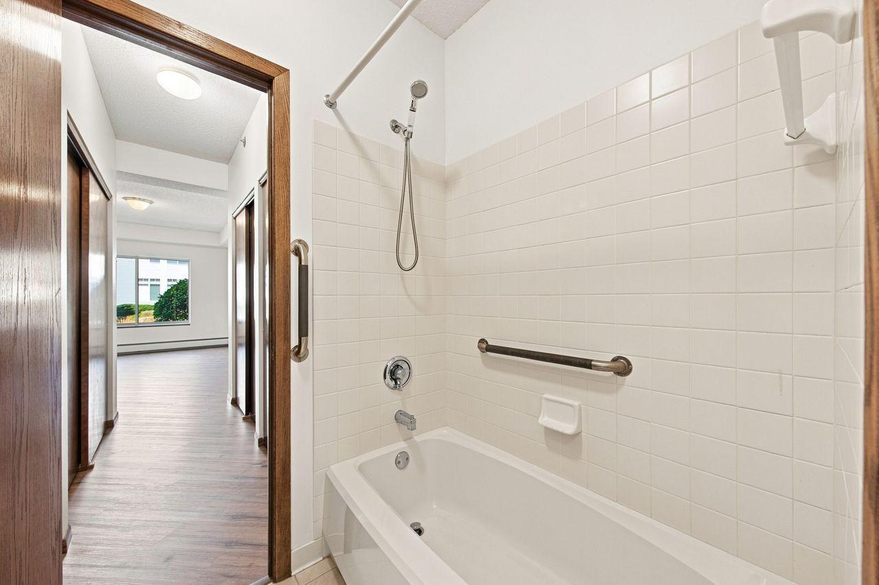7440 Edinborough Way 4116 Property Photo 16