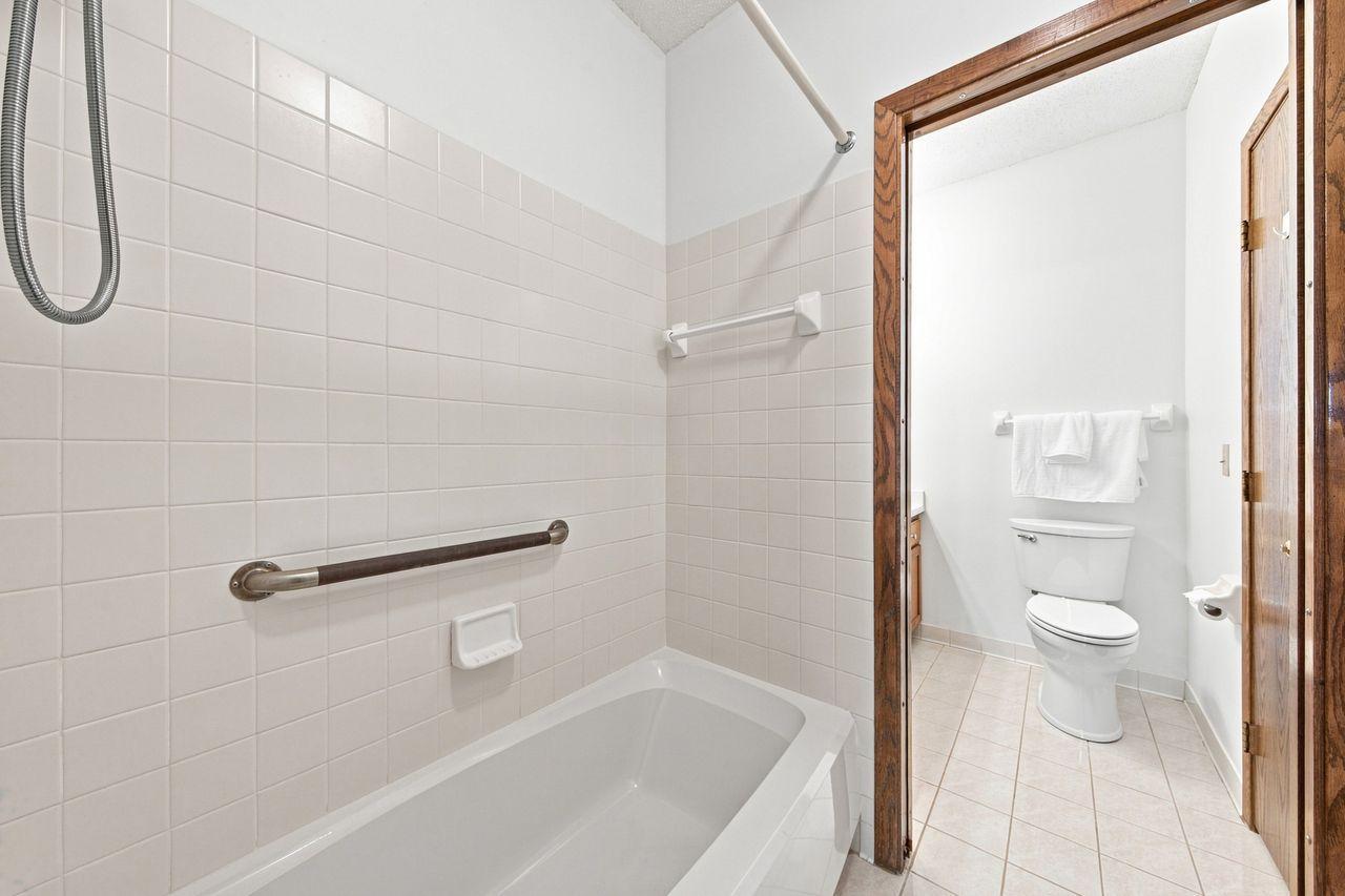 7440 Edinborough Way 4116 Property Photo 17