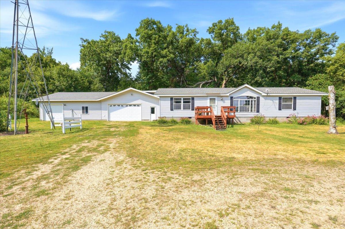 1041 220th Avenue Property Photo 1