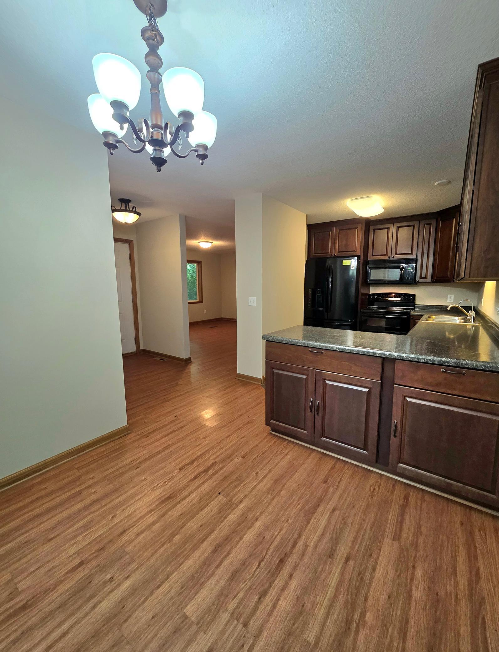 1527 Aspen Drive Property Photo 4