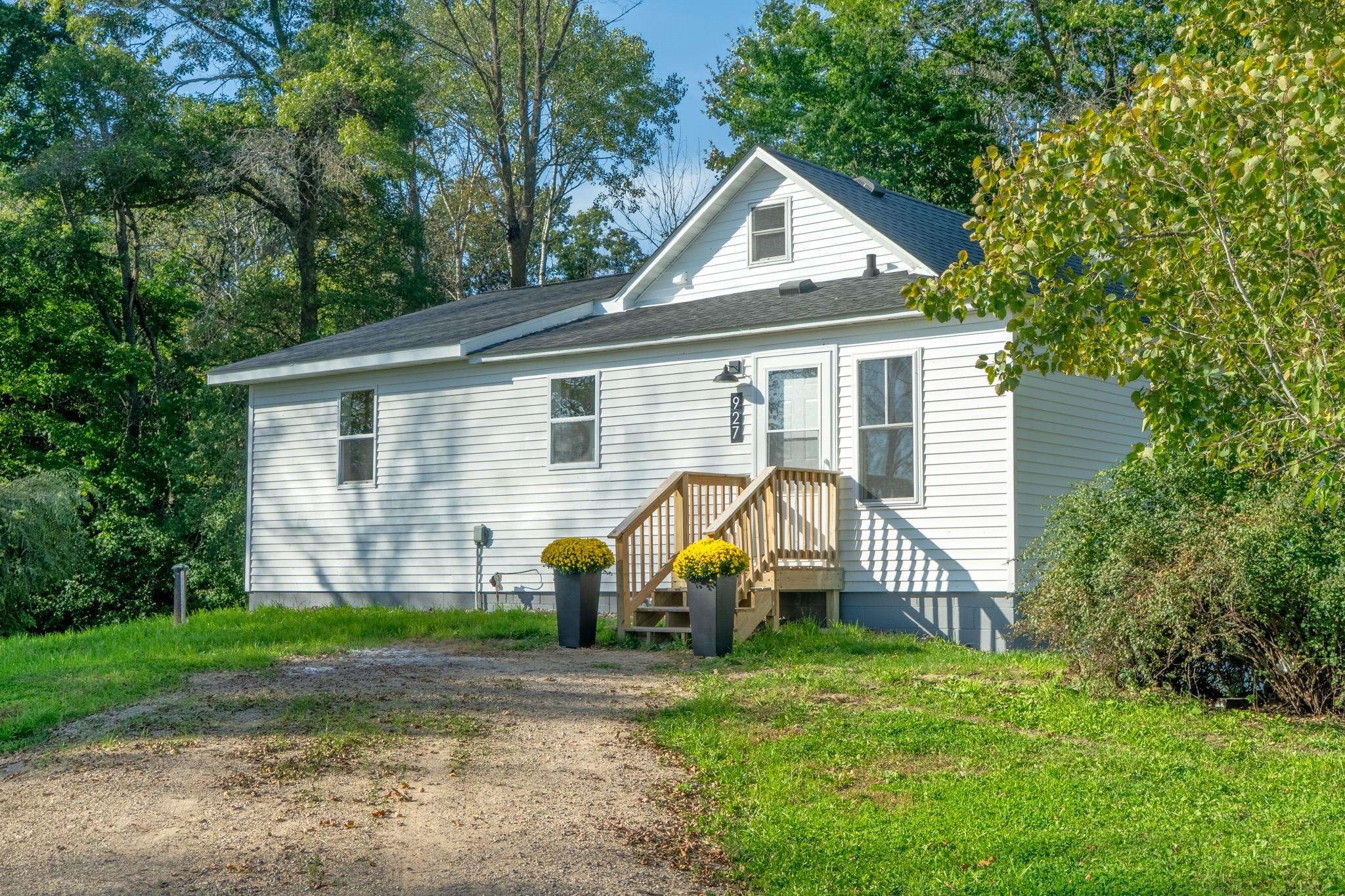 927 75th Street Property Photo 1