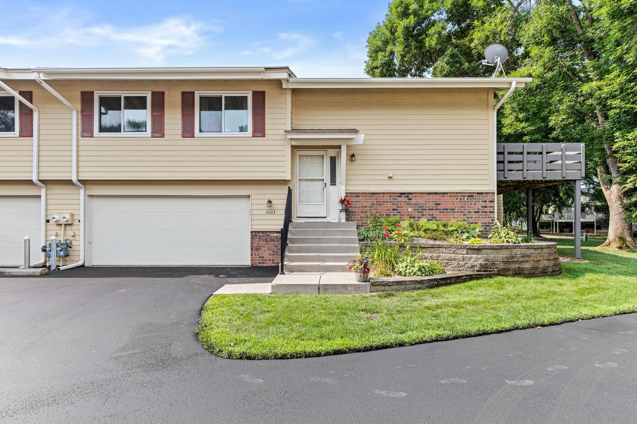 11123 Xavier Circle Property Photo 1