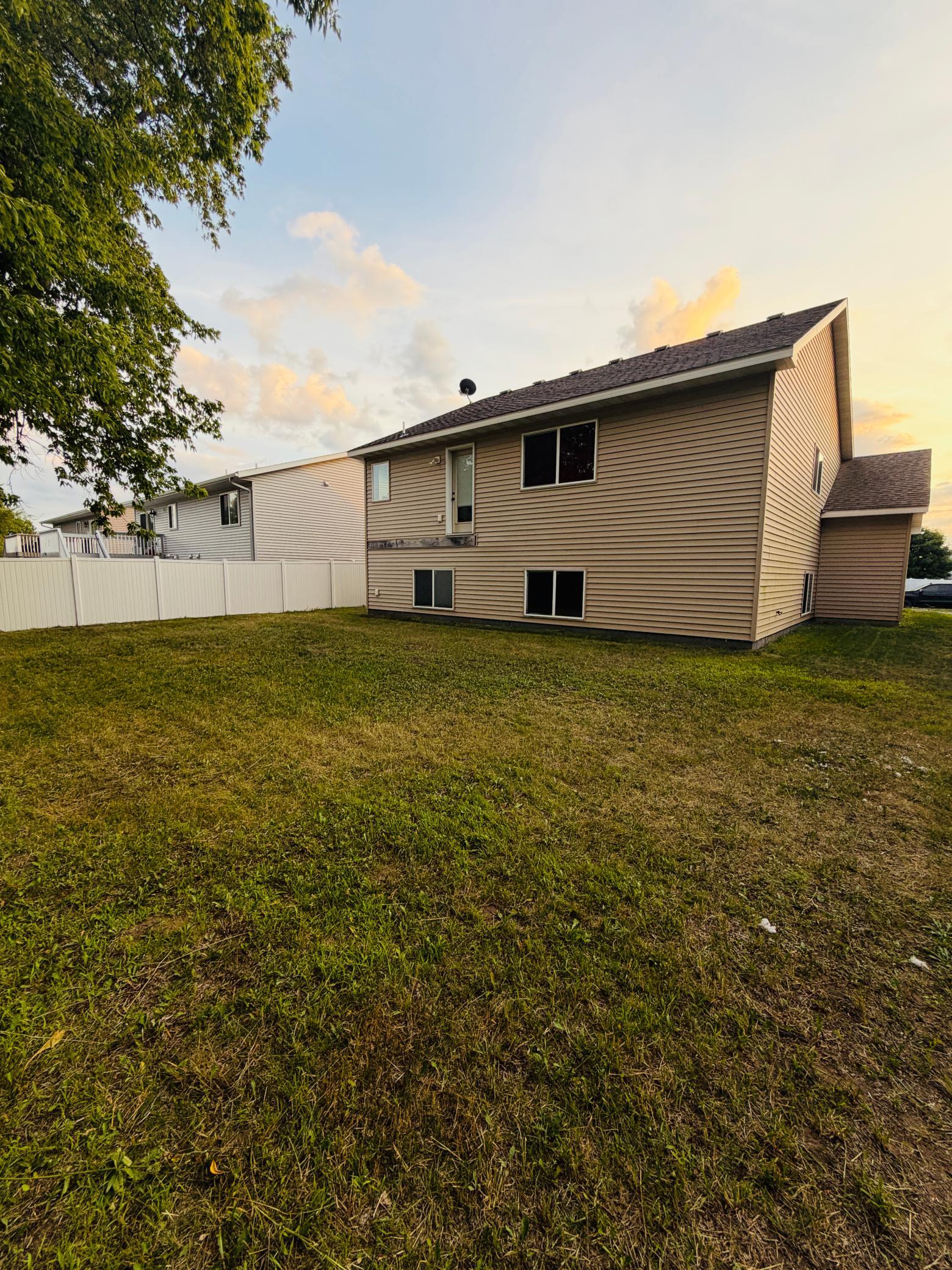 3826 Bear Ridge Avenue S Property Photo 3