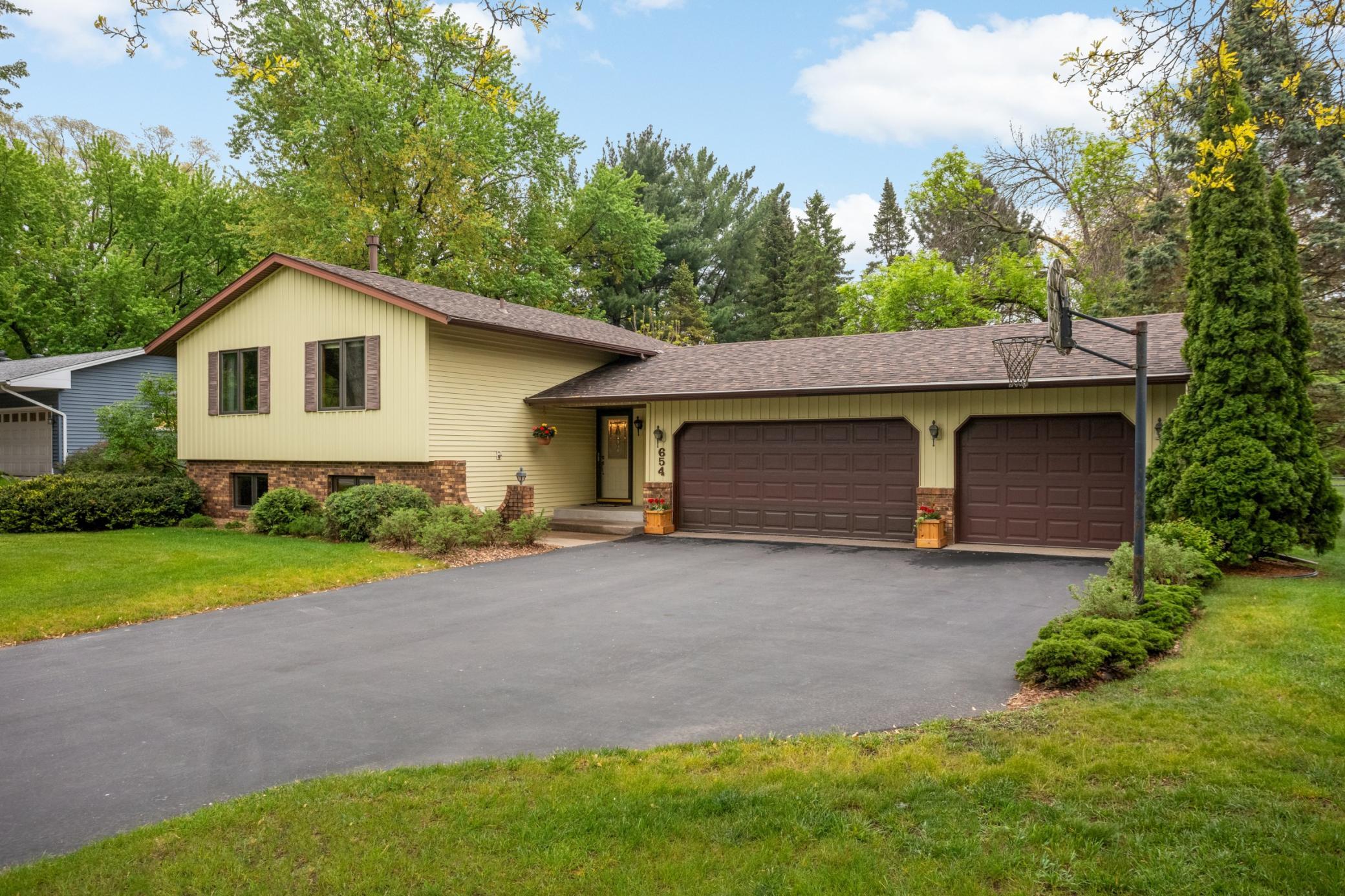 654 Tanglewood Drive Property Photo 1