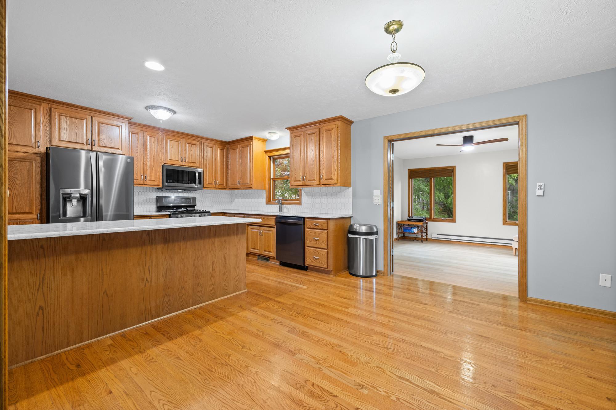 2082 Cowern Place E Property Photo 6