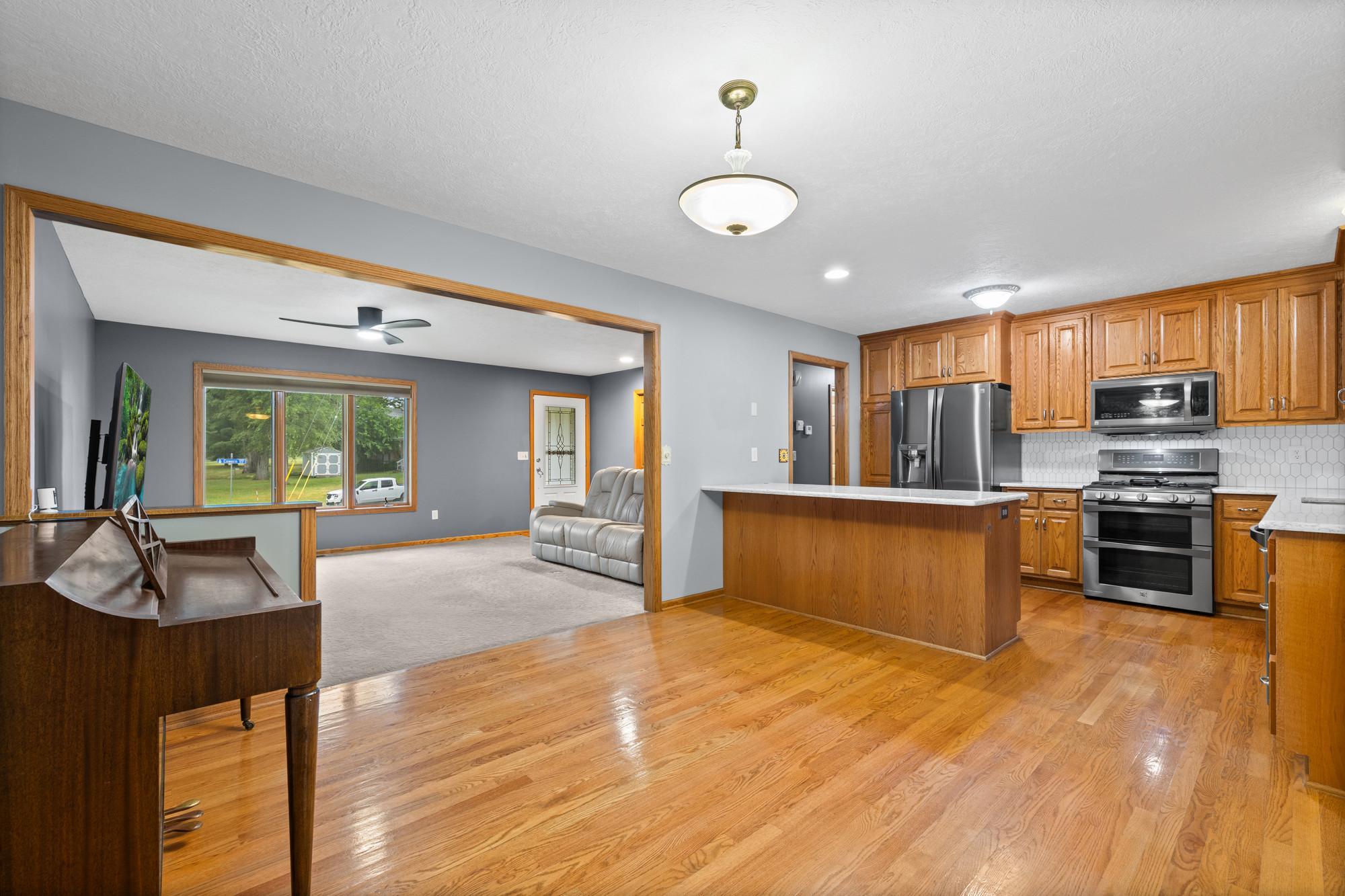 2082 Cowern Place E Property Photo 7