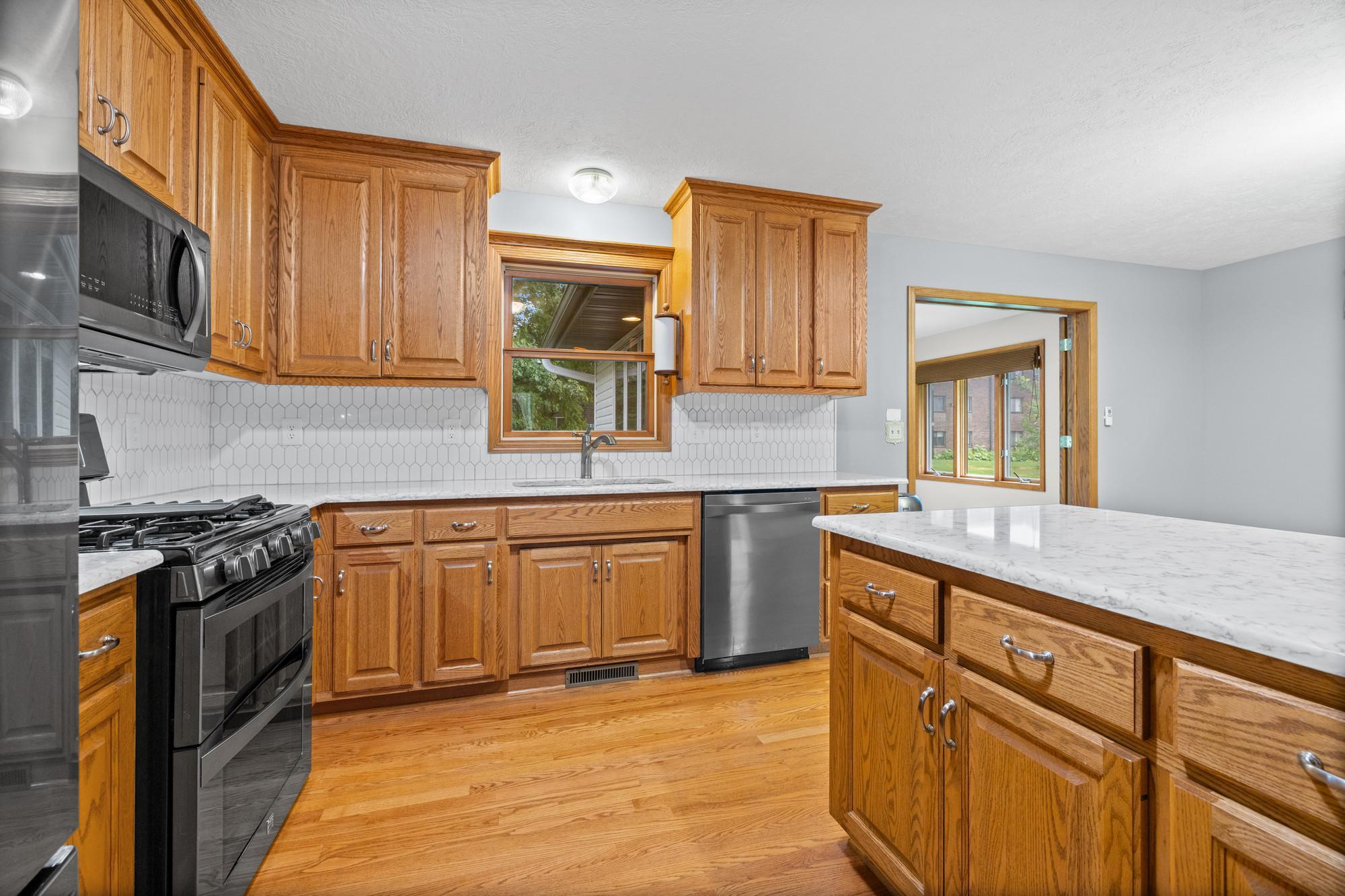 2082 Cowern Place E Property Photo 8