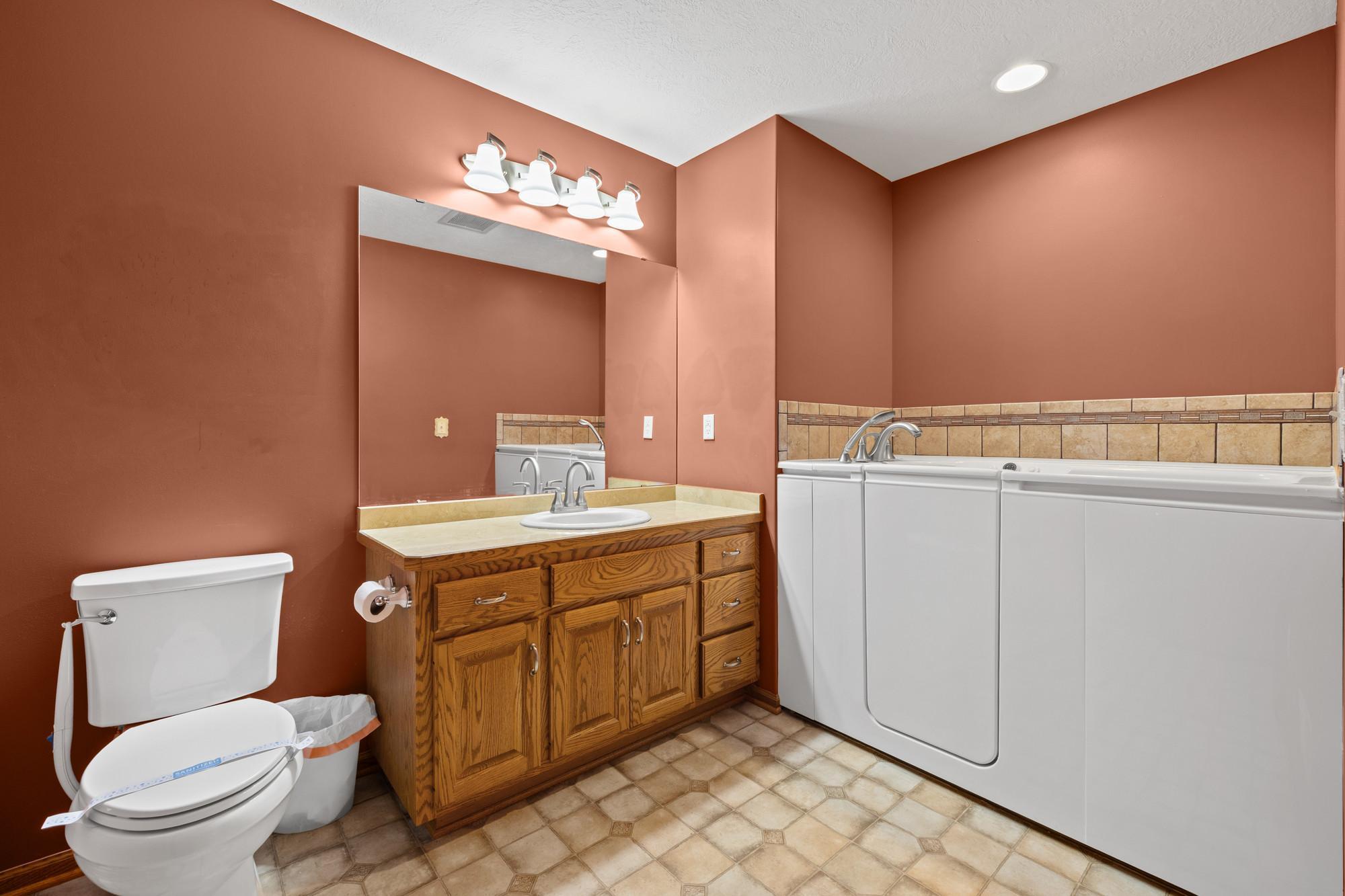 2082 Cowern Place E Property Photo 16