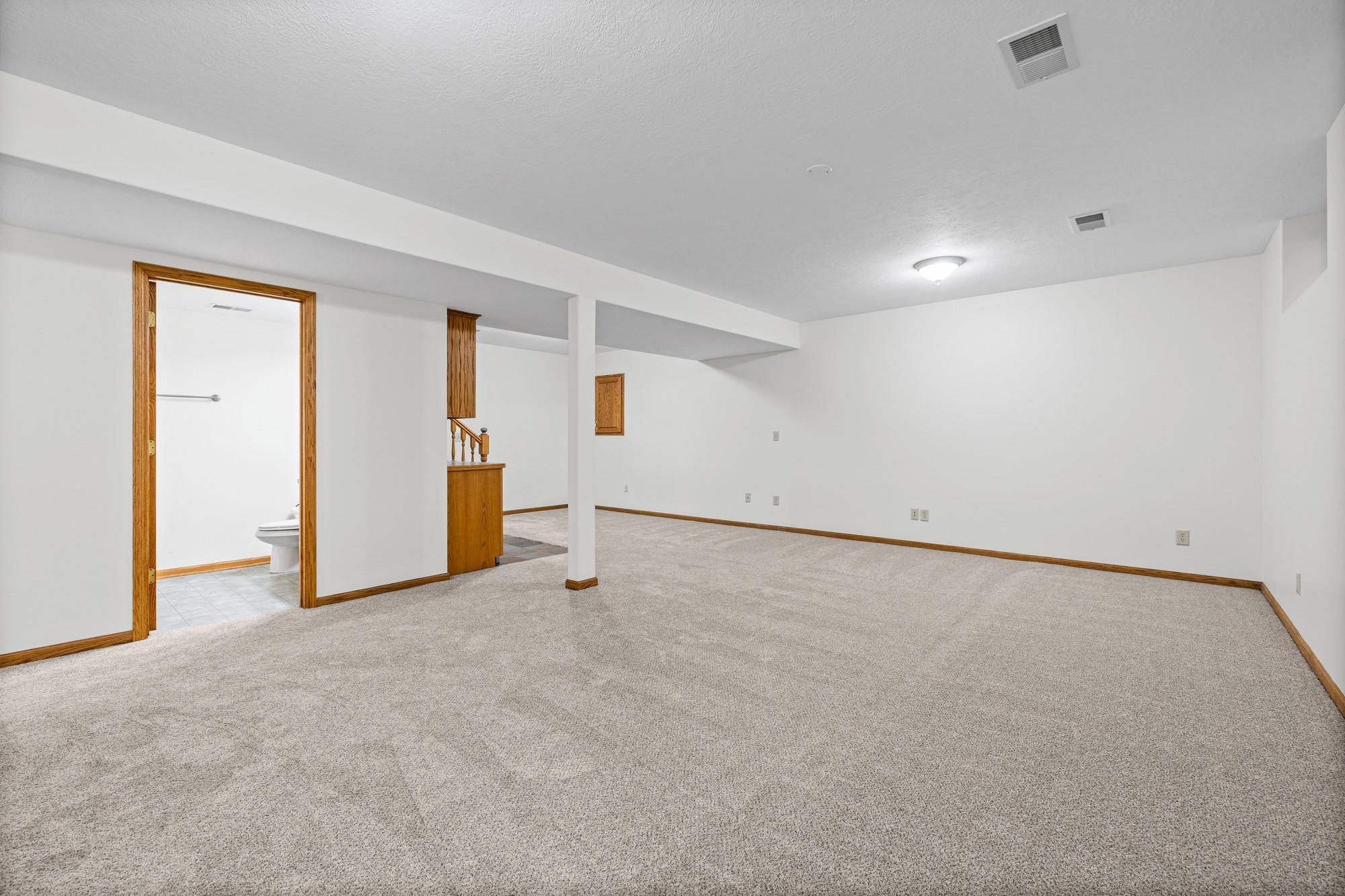 2082 Cowern Place E Property Photo 21