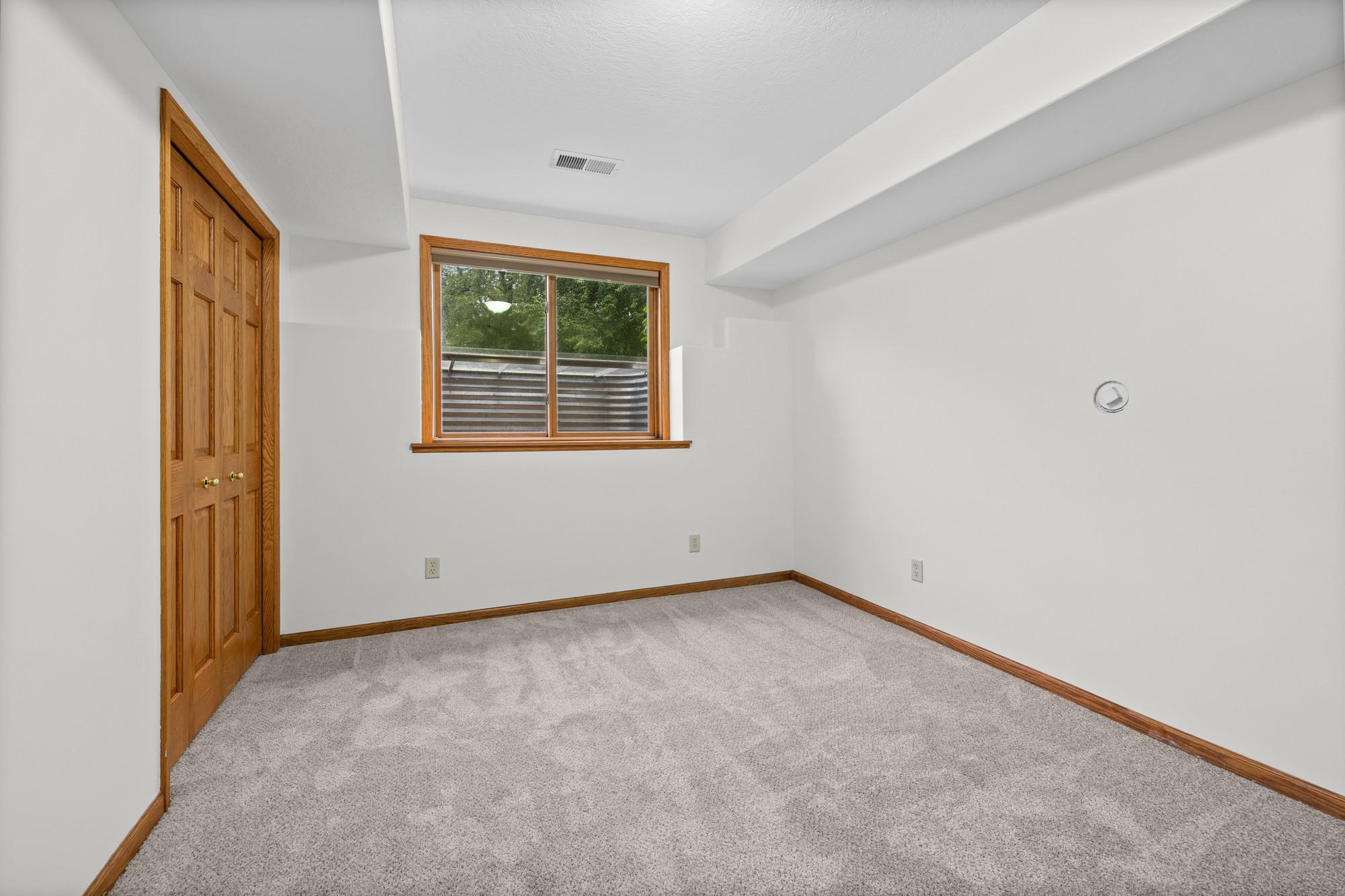 2082 Cowern Place E Property Photo 23