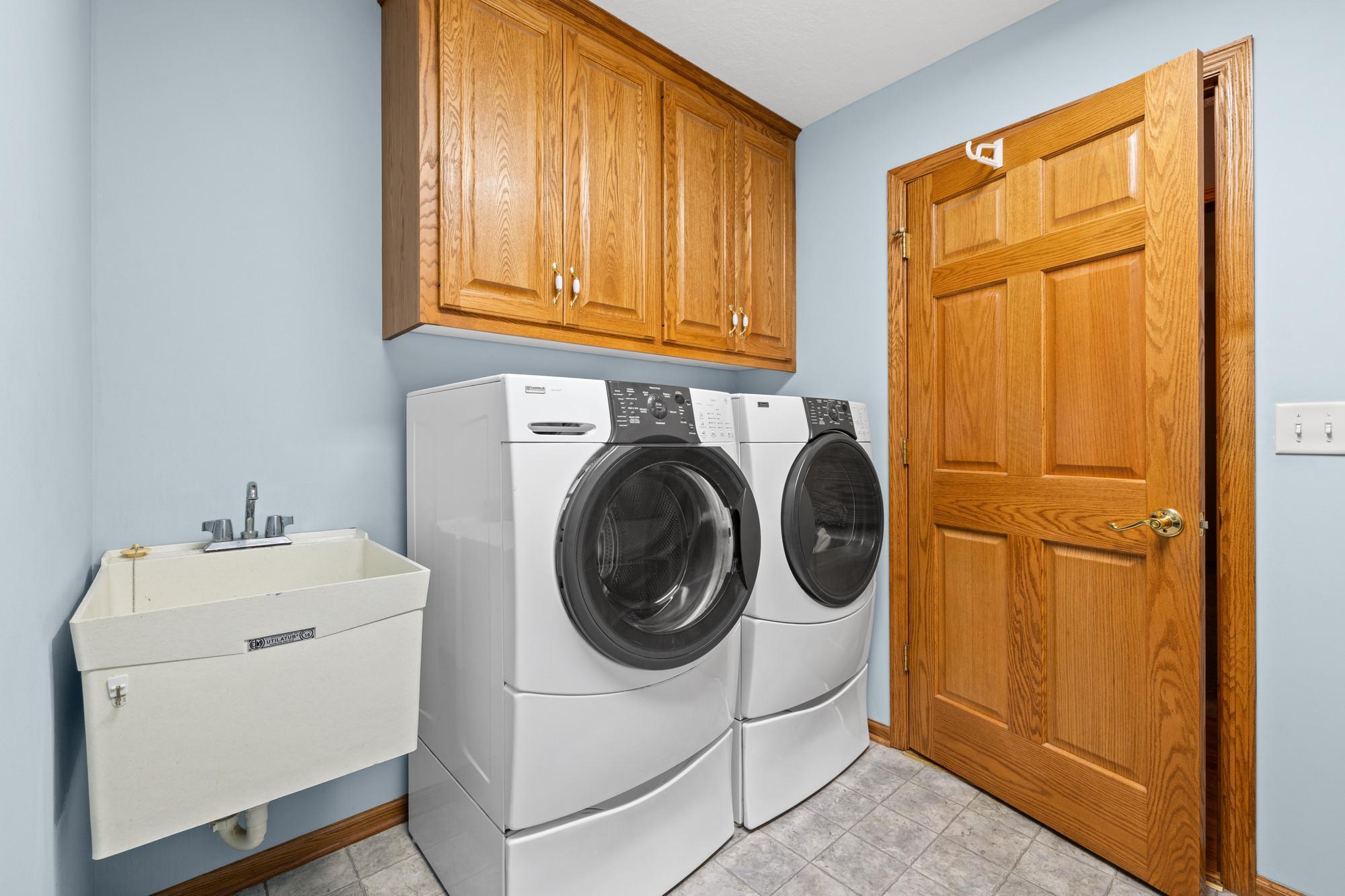 2082 Cowern Place E Property Photo 24