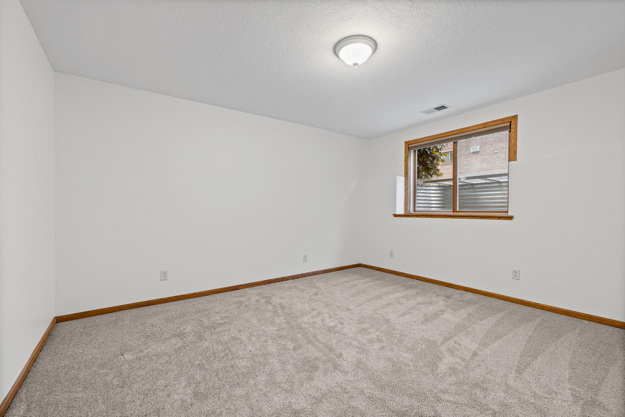 2082 Cowern Place E Property Photo 25