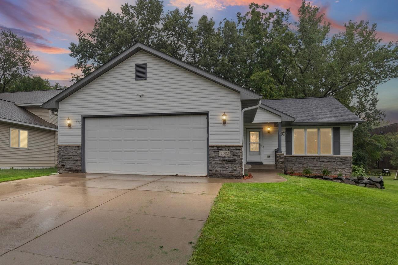 2082 Cowern Place E Property Photo 26